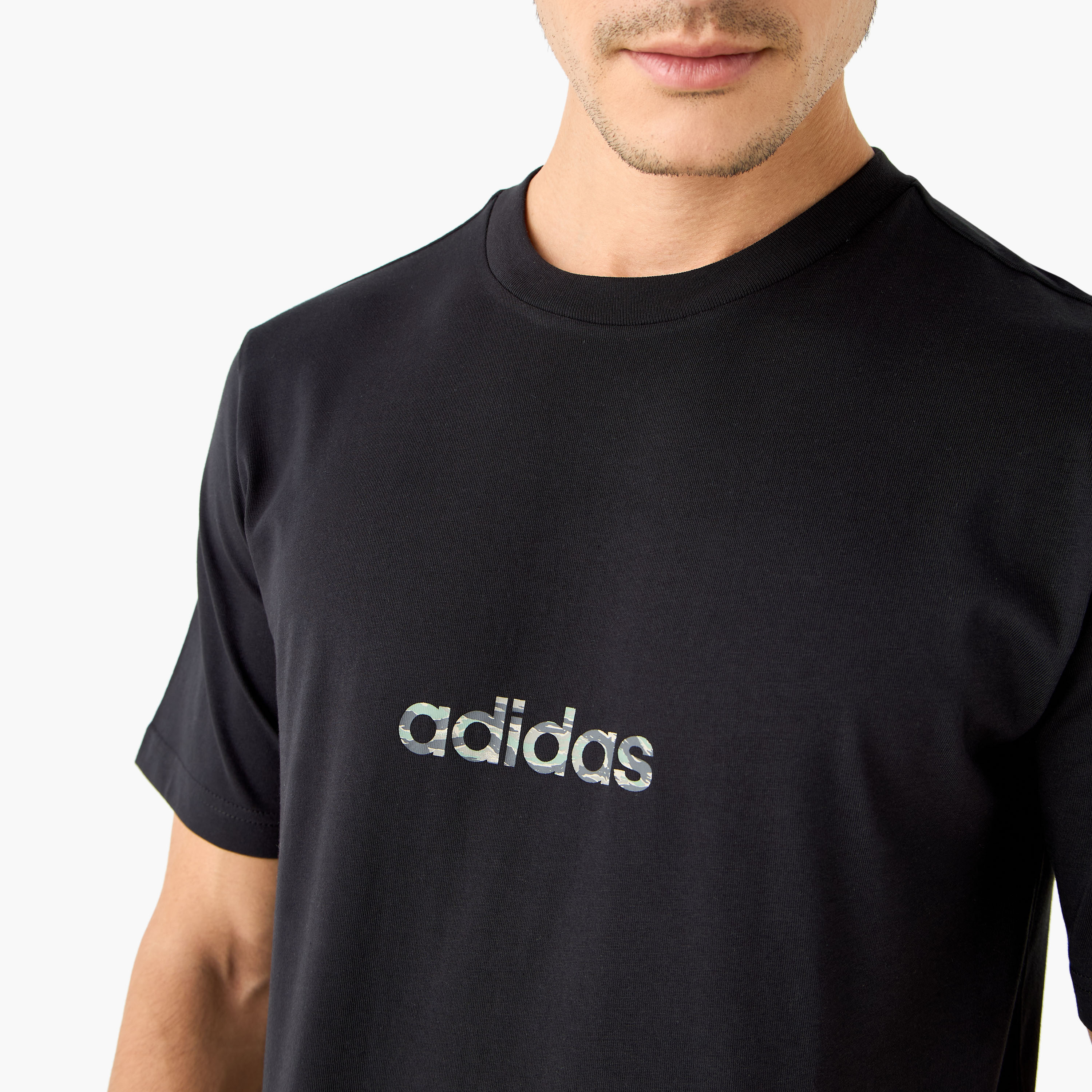 أديداس - تي شيرت بتصميم جرافيكي مموه - للرجال-men-clothing-sportswearandactivewear-tshirtsandpolos-image-4