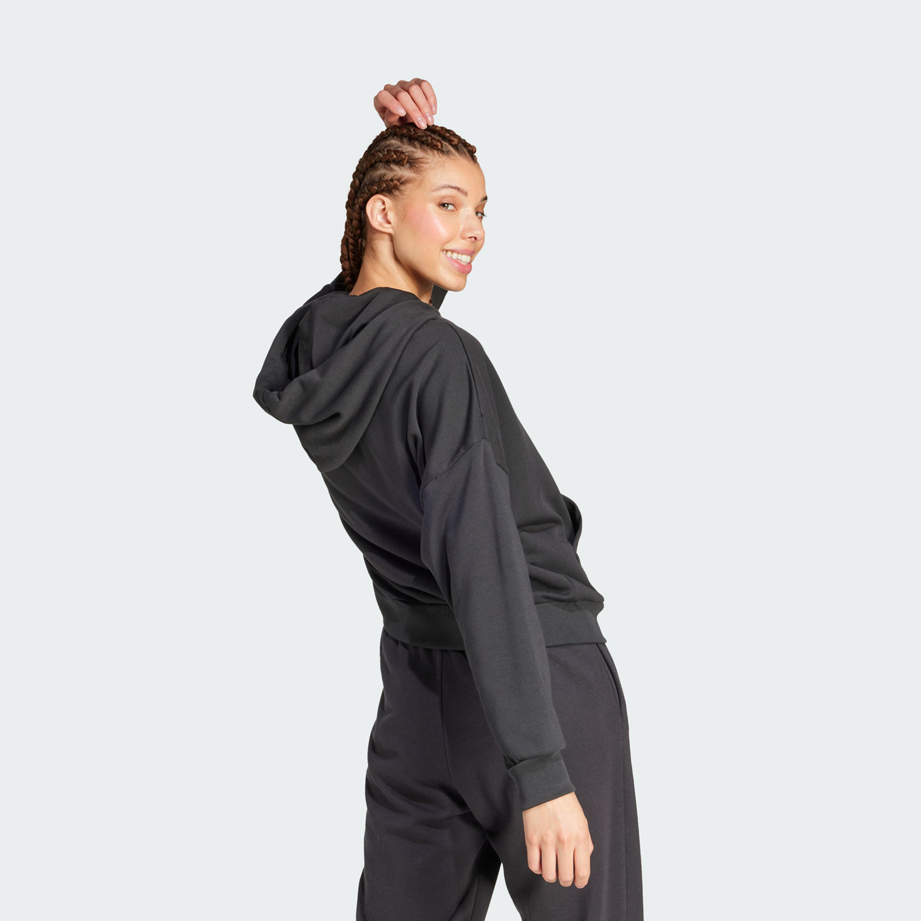 أديداس - هودي فضفاض إسينشالز بشعار كبير من التيري الفرنسي للنساء | OE-sports-women-clothing-hoodiesandsweatshirts-image-3