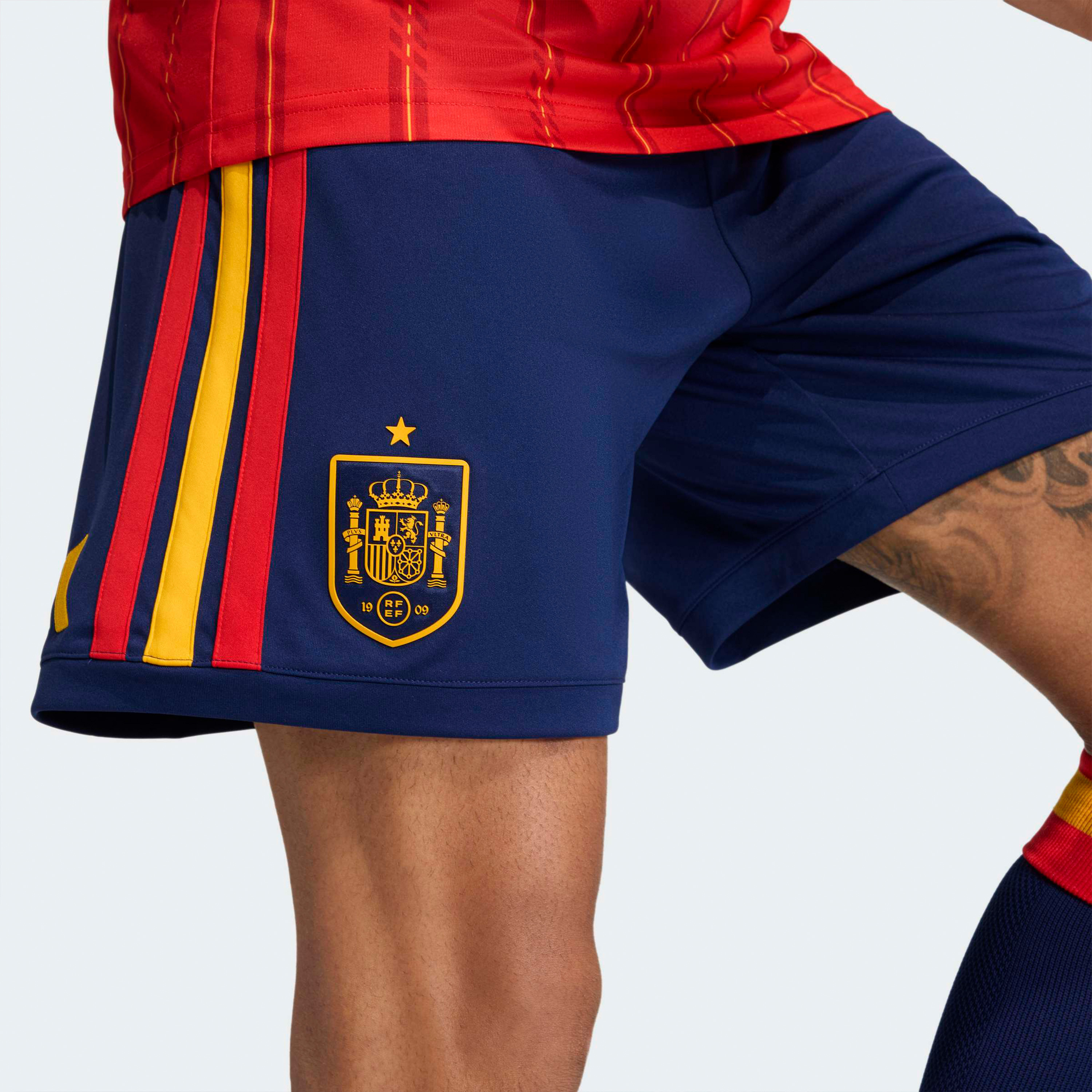 اديداس - شورت المنتخب الاسباني 26 الرسمي للرجال-men-clothing-bottoms-shorts-image-4