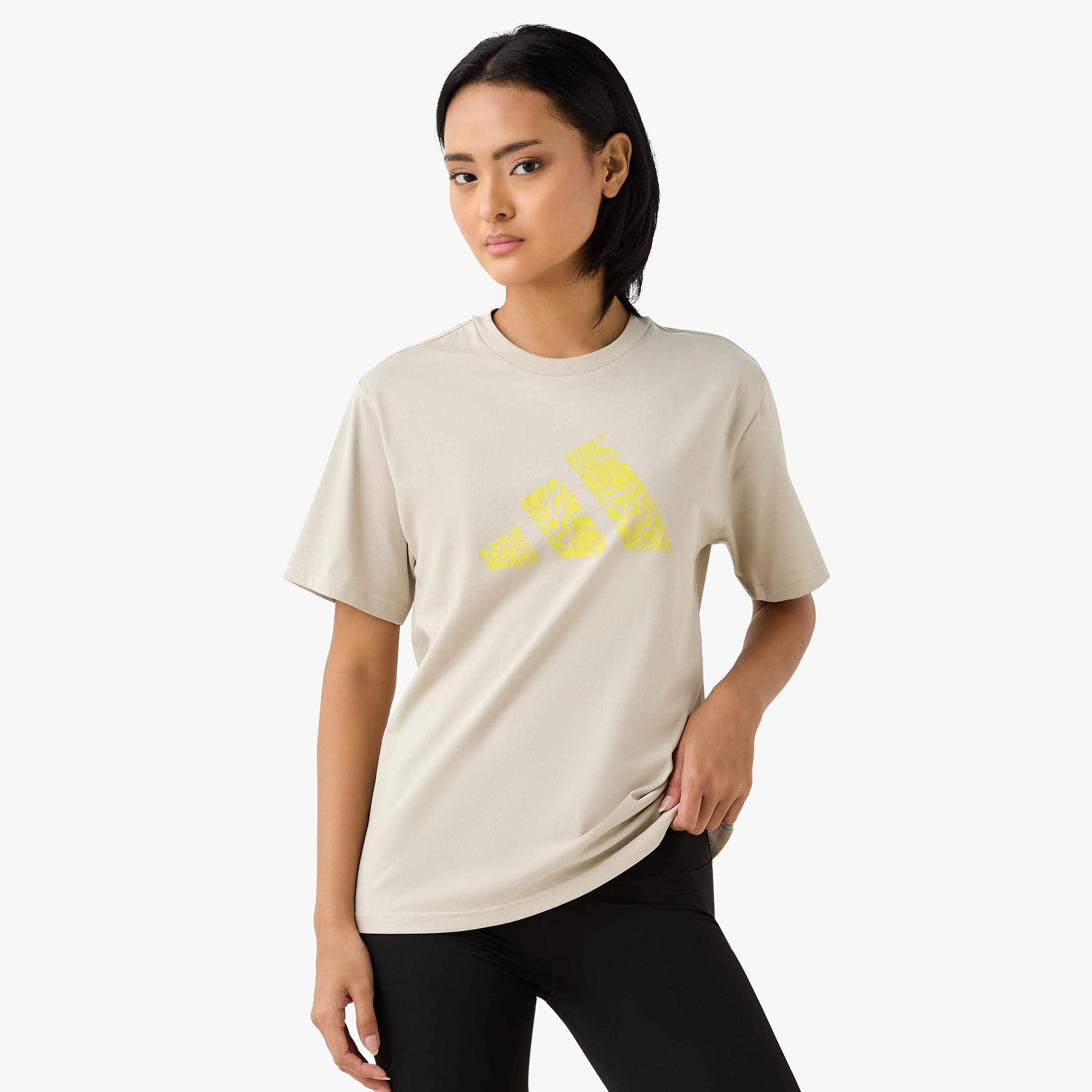 أديداس - تي شيرت برسومات مموهة - للنساء-sports-women-clothing-tshirtsandvests-image-3