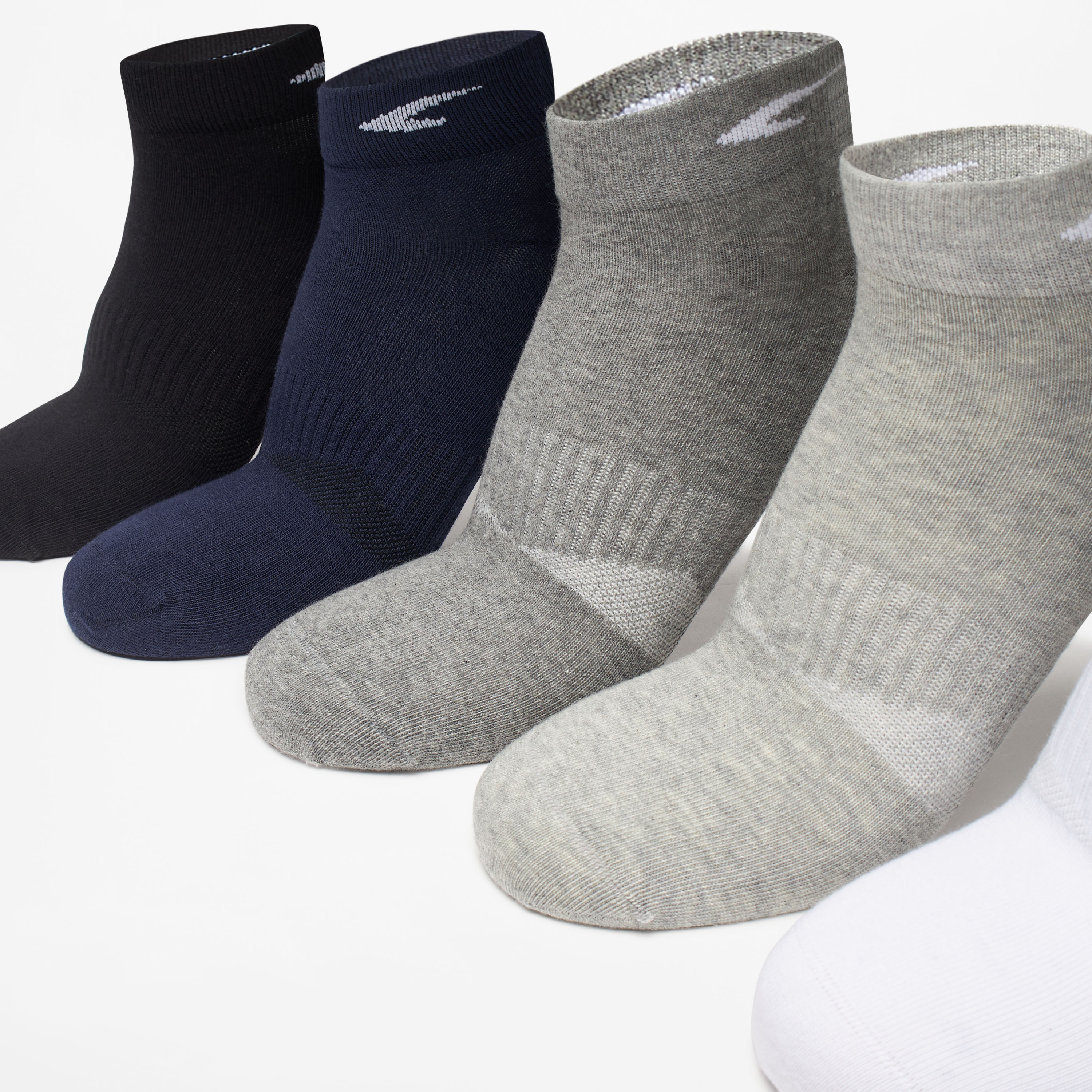 طقم جوارب ٥ أزواج بطول الكاحل وطبعات من داش-men-socks-image-2