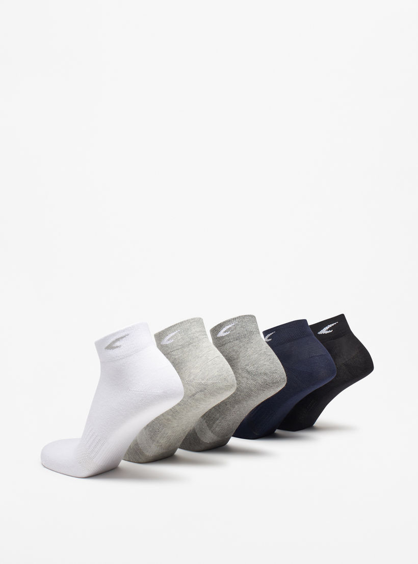 طقم جوارب ٥ أزواج بطول الكاحل وطبعات من داش-men-socks-image-3