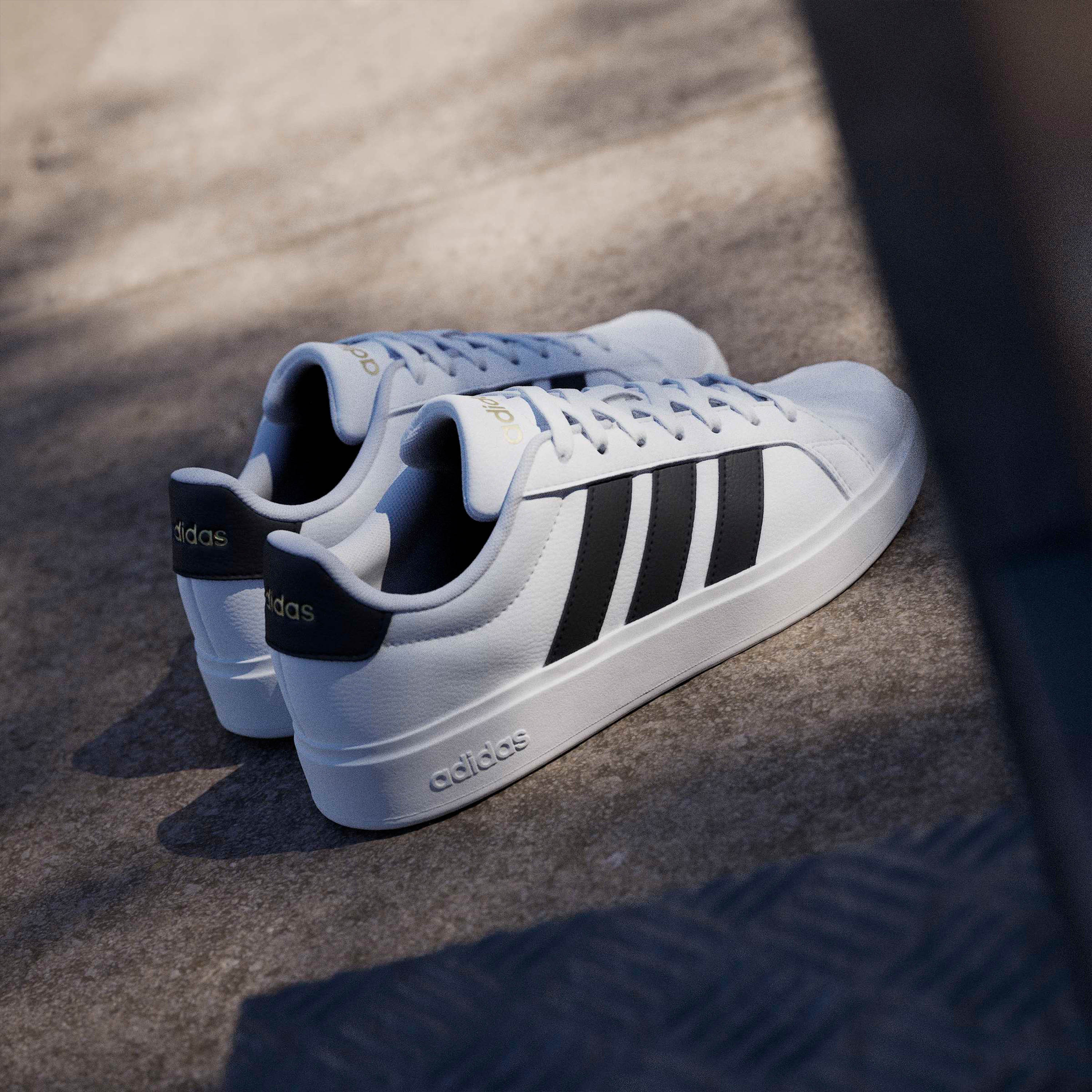 حذاء سنيكرز بطول الكاحل وشريط إغلاق لاصق ستريت توك للنساء من أديداس-women-shoes-sneakers-image-10