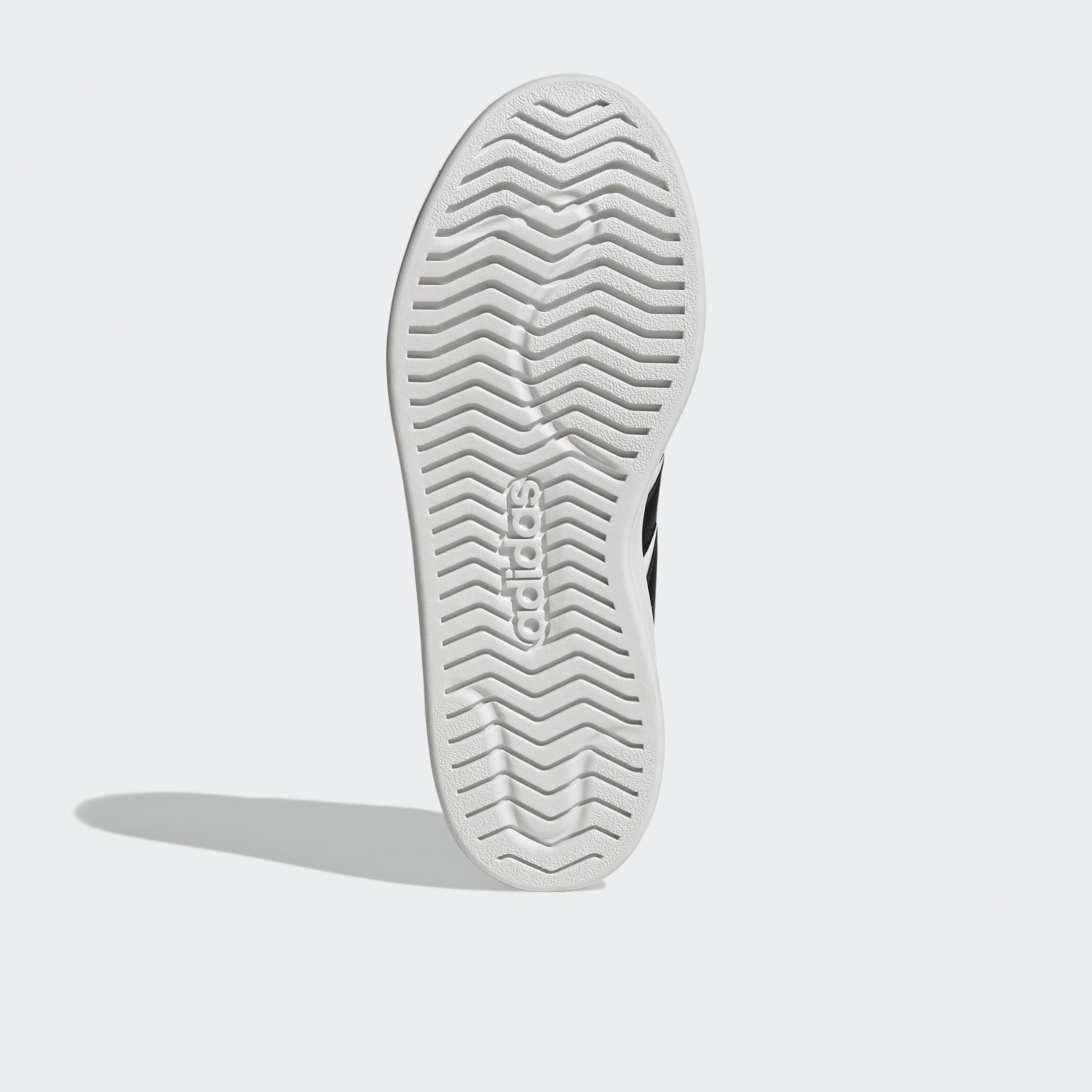 حذاء سنيكرز بطول الكاحل وشريط إغلاق لاصق ستريت توك للنساء من أديداس-women-shoes-sneakers-image-4