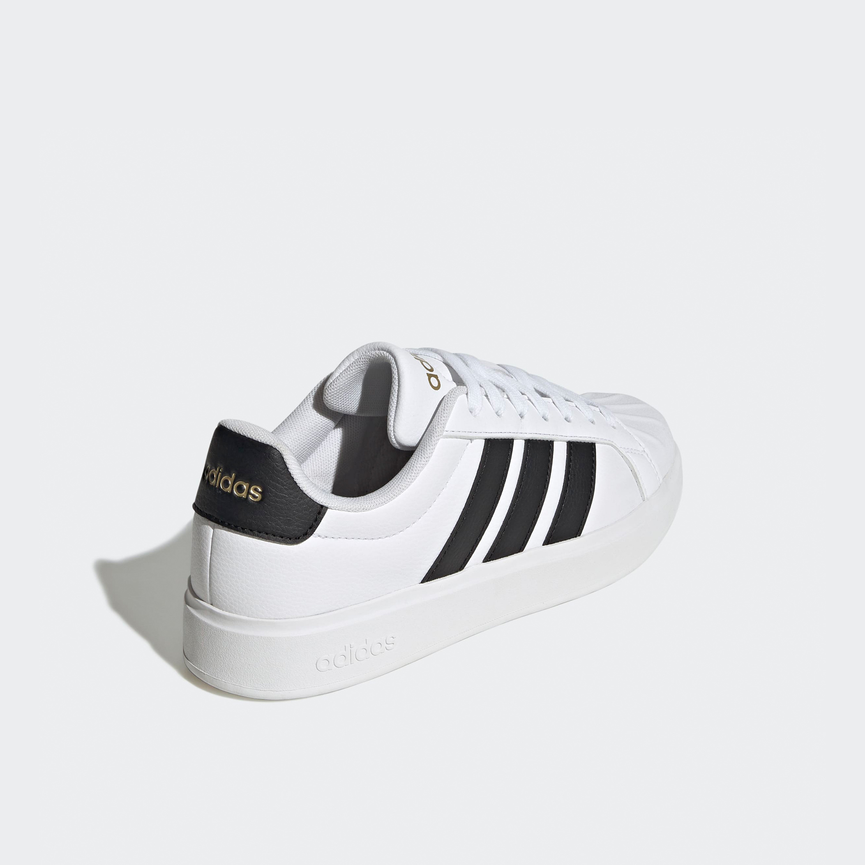 حذاء سنيكرز بطول الكاحل وشريط إغلاق لاصق ستريت توك للنساء من أديداس-women-shoes-sneakers-image-7