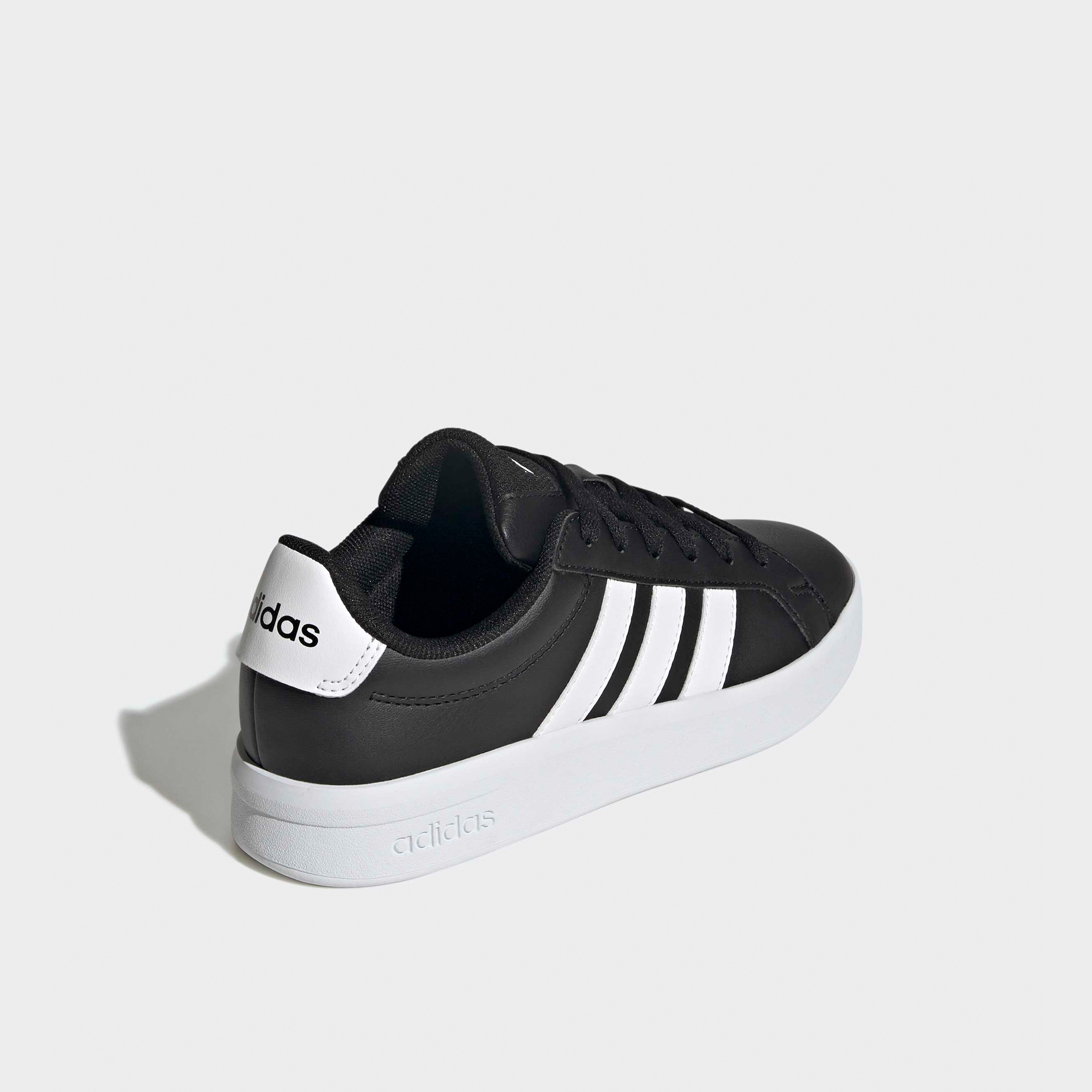حذاء سنيكرز بطول الكاحل ورباط إغلاق جراند كورت 3.0 للأولاد من أديداس-boys-shoes-sneakers-image-5