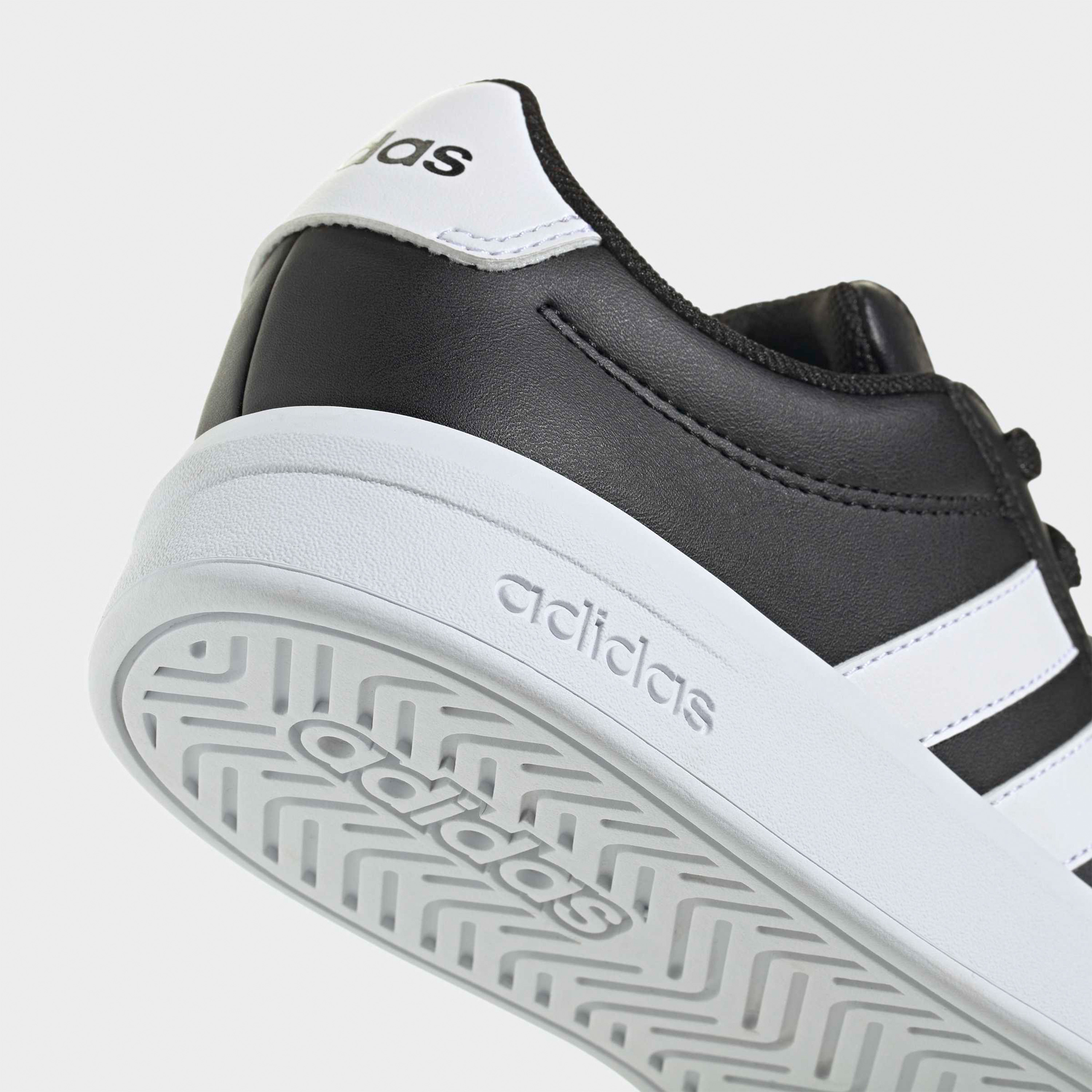 حذاء سنيكرز بطول الكاحل ورباط إغلاق جراند كورت 3.0 للأولاد من أديداس-boys-shoes-sneakers-image-6