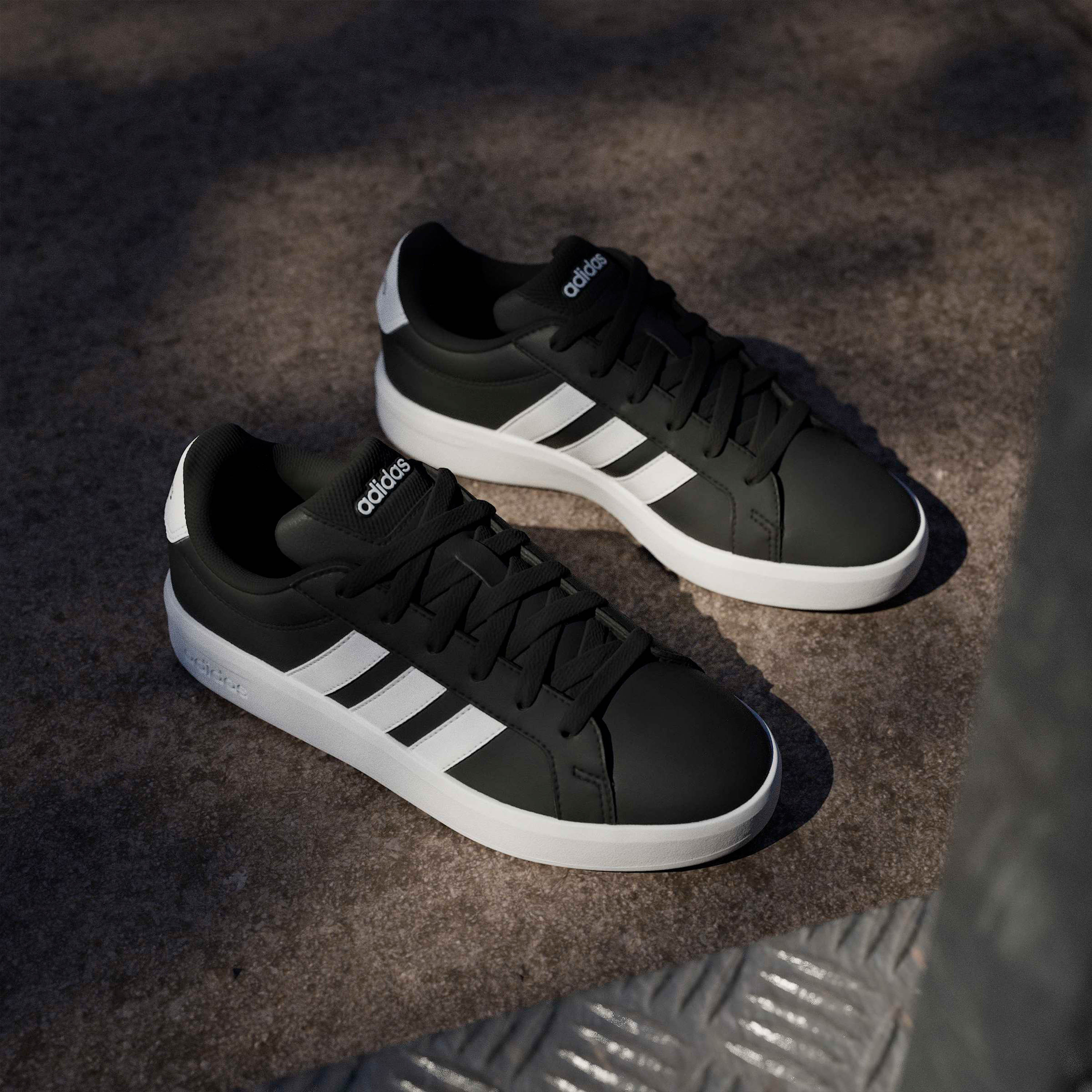 حذاء سنيكرز بطول الكاحل ورباط إغلاق جراند كورت 3.0 للأولاد من أديداس-boys-shoes-sneakers-image-9