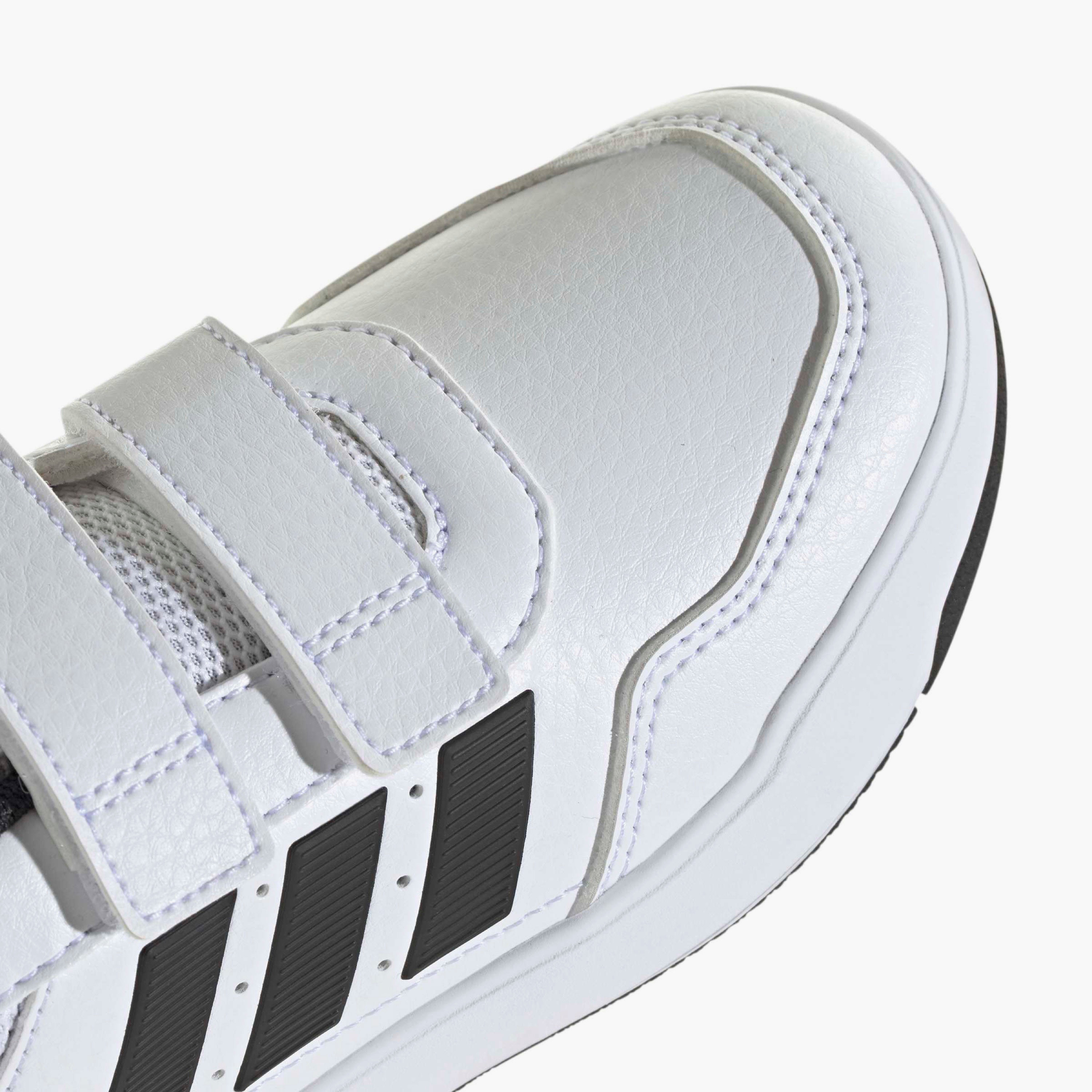 حذاء سنيكرز بشريط إغلاق لاصق للأولاد من أديداس-sports-girls-shoes-image-1