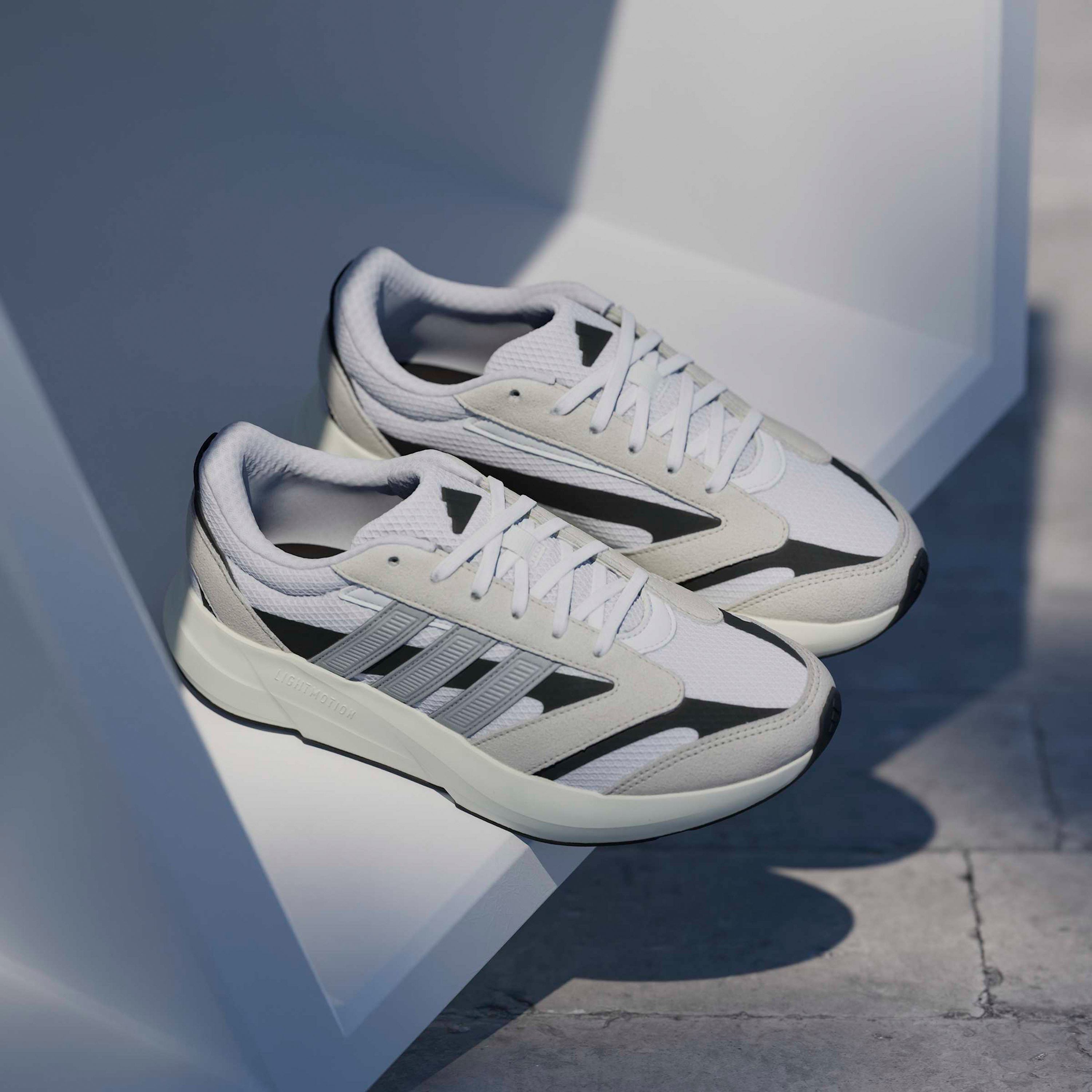 حذاء سنيكرز برباط إغلاق للكاحل لايت شيفت 2.0 للنساء من أديداس-sports-women-shoes-image-9