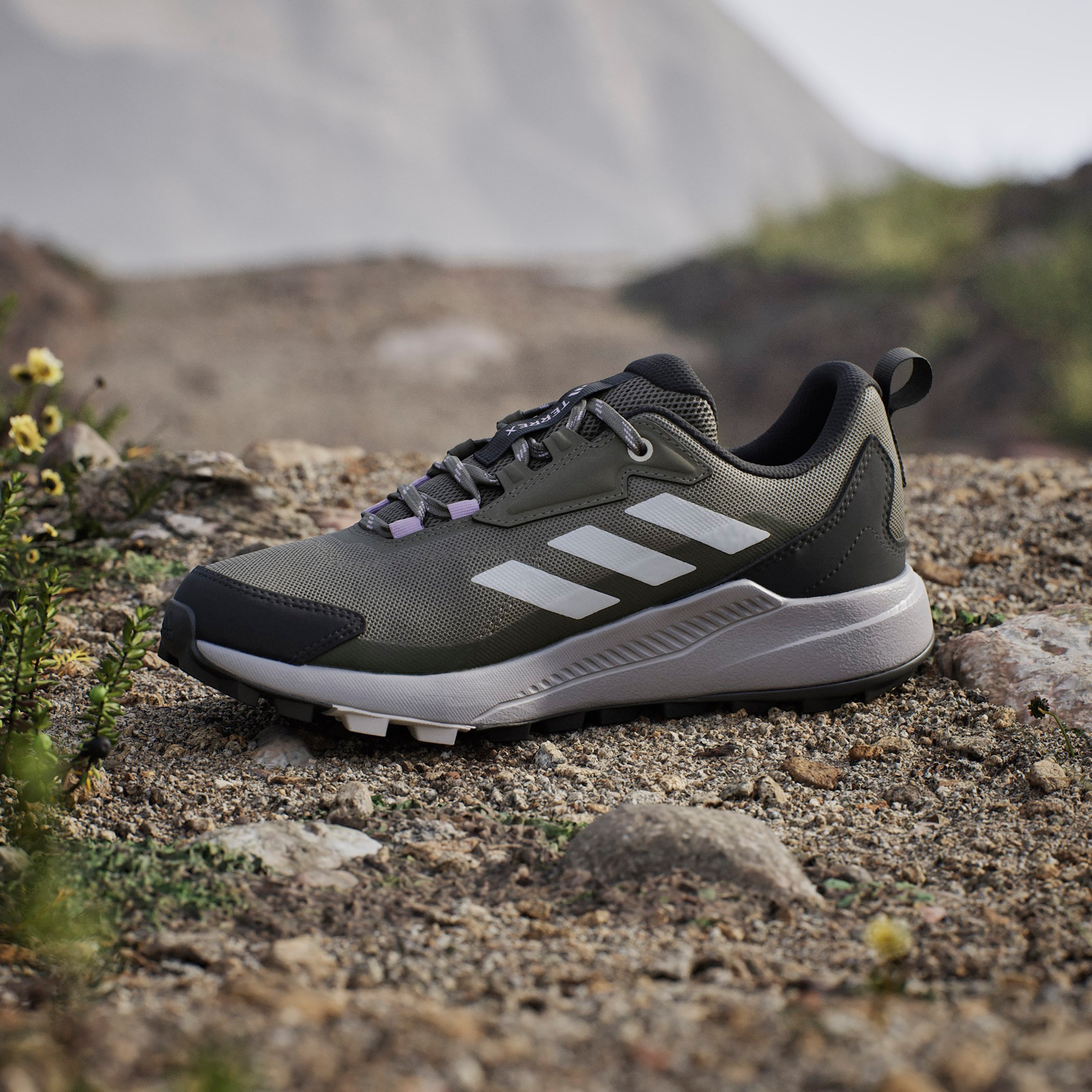 حذاء رياضي برباط تريكس أنيلاندر دبليو للنساء من أديداس-women-shoes-sports-image-6