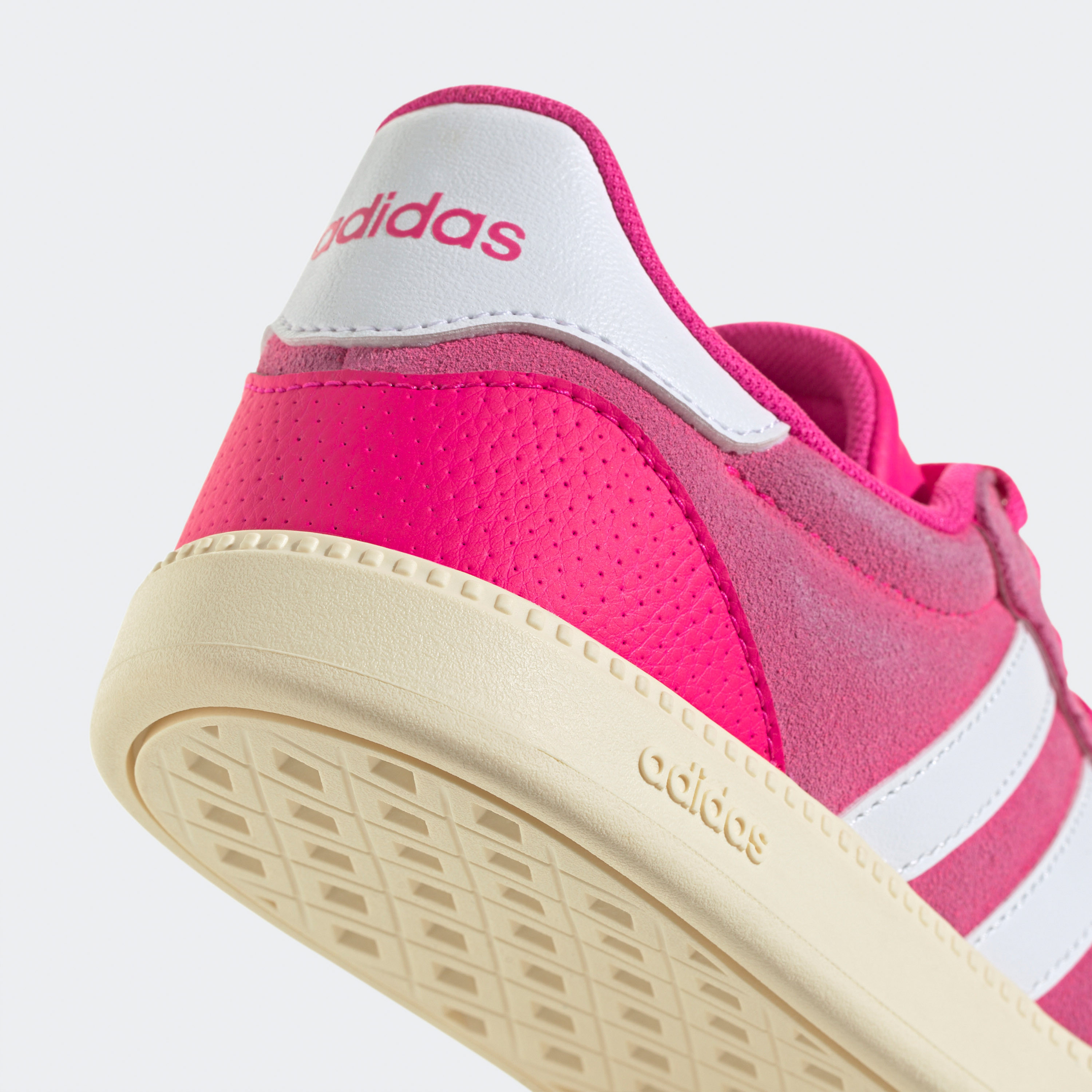 أديداس - حذاء بريكنيت سليك للنساء-women-shoes-sneakers-image-31