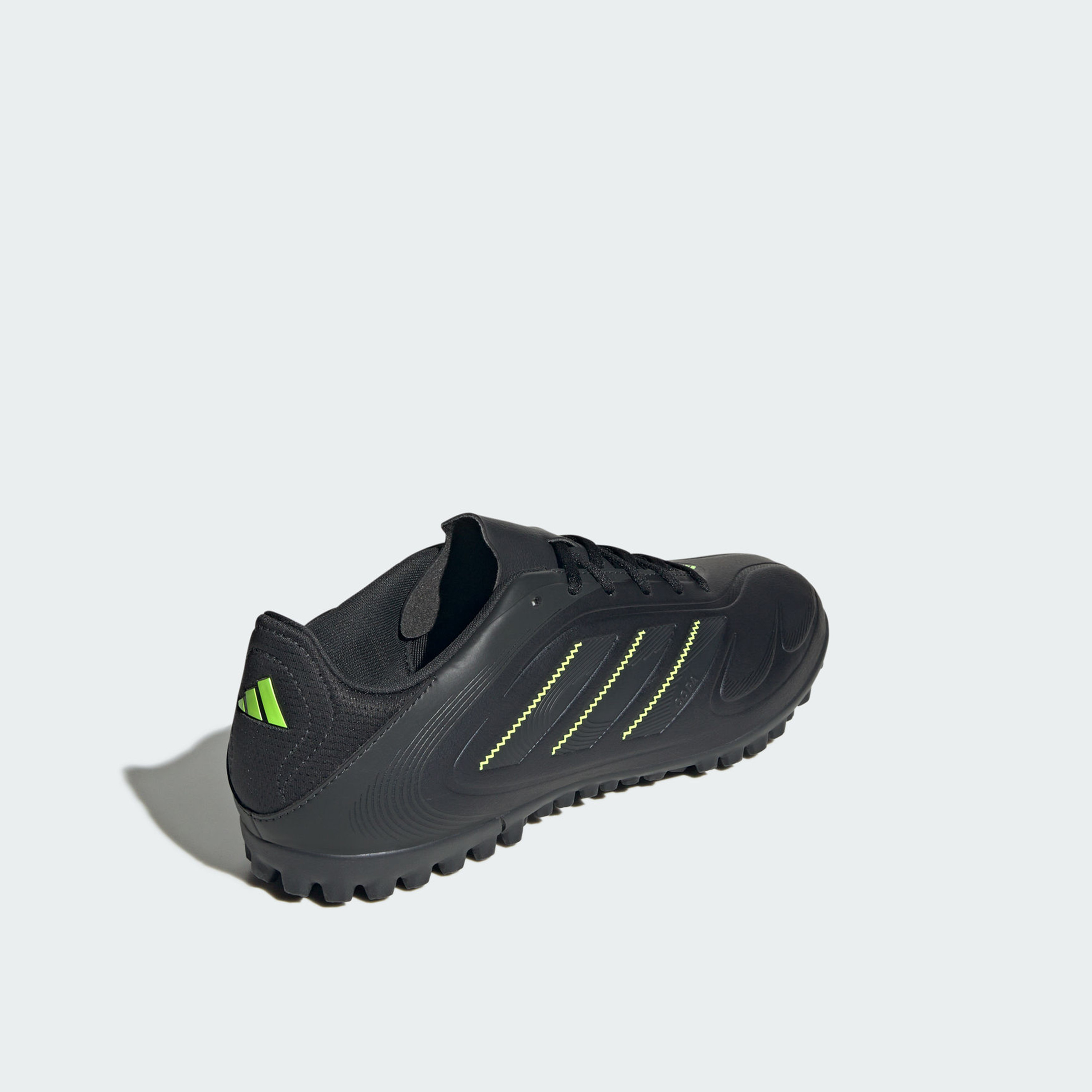 أديداس - حذاء كرة القدم كوبا بيور III كلوب تي أف للرجال برباط لملاعب العشب الصناعي | OE-sports-men-shoes-image-22