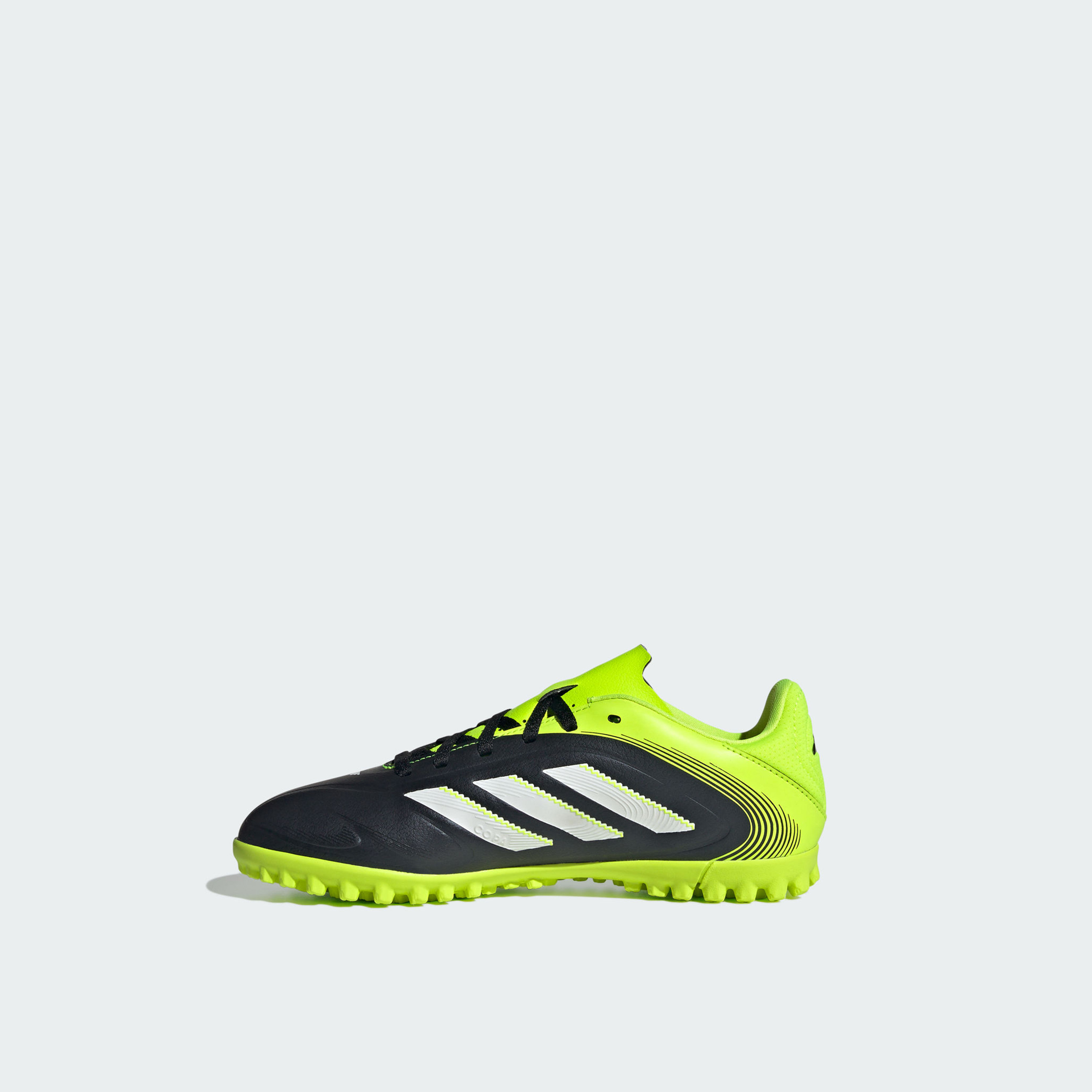 أديداس - حذاء كرة القدم كوبا بيور 3 كلوب تي إف برباط للعشب الصناعي للأولاد | OE-sports-boys-shoes-image-3