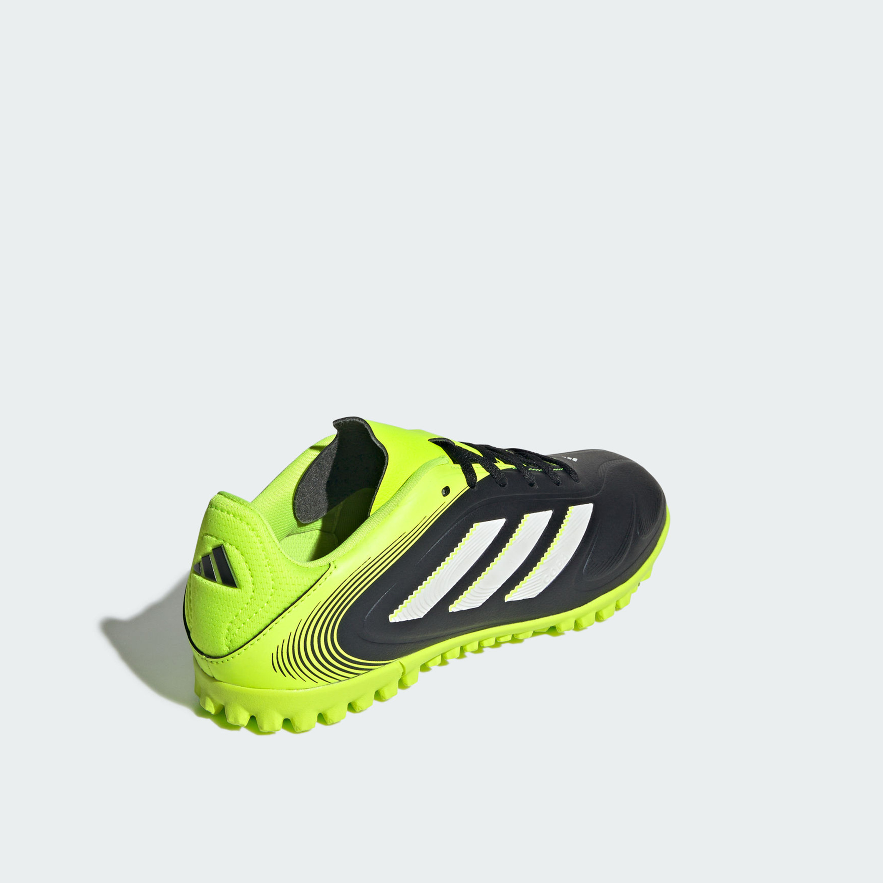 أديداس - حذاء كرة القدم كوبا بيور 3 كلوب تي إف برباط للعشب الصناعي للأولاد | OE-sports-boys-shoes-image-4