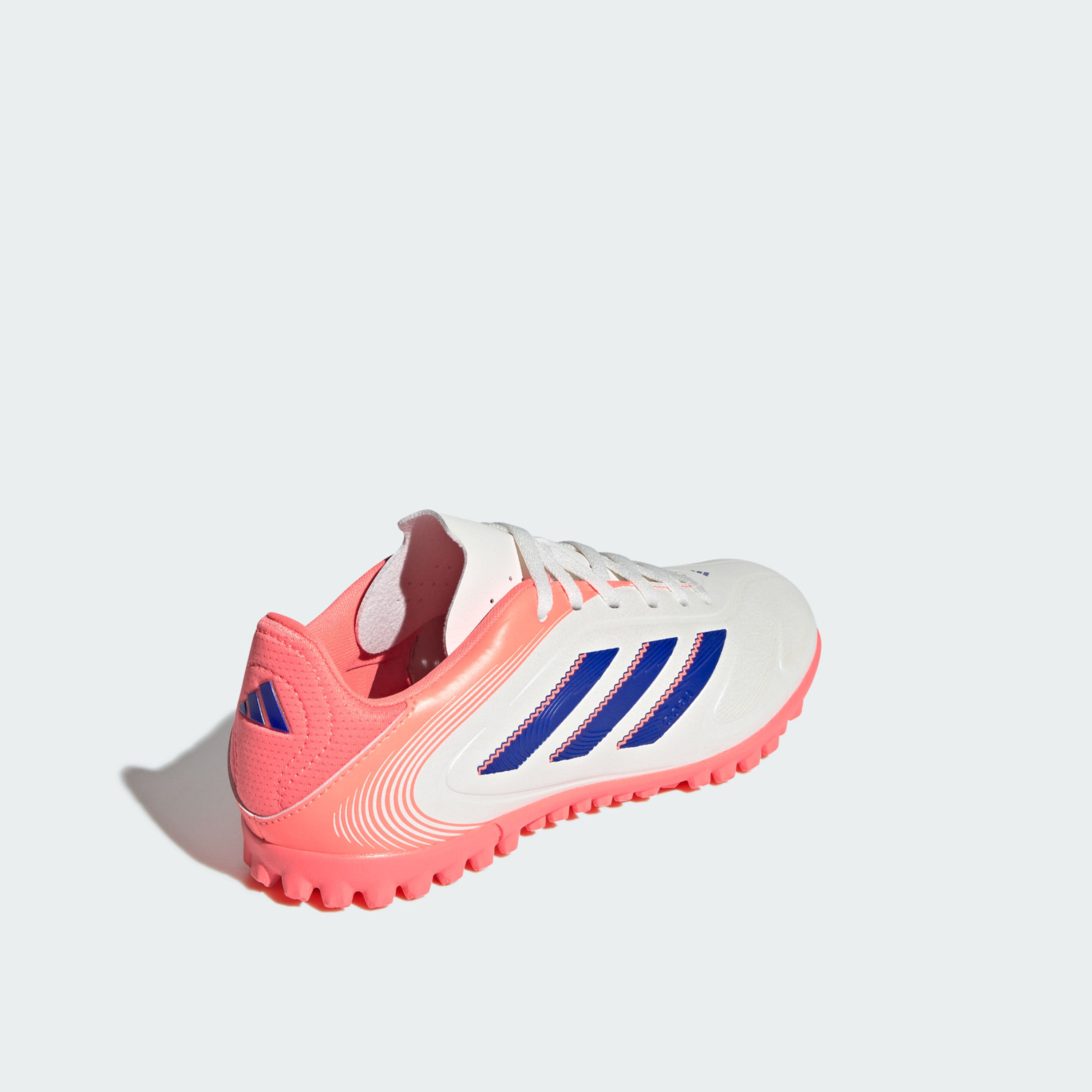 أديداس - حذاء كرة القدم كوبا بيور 3 كلوب تي إف برباط للعشب الصناعي للأولاد | OE-sports-boys-shoes-image-14
