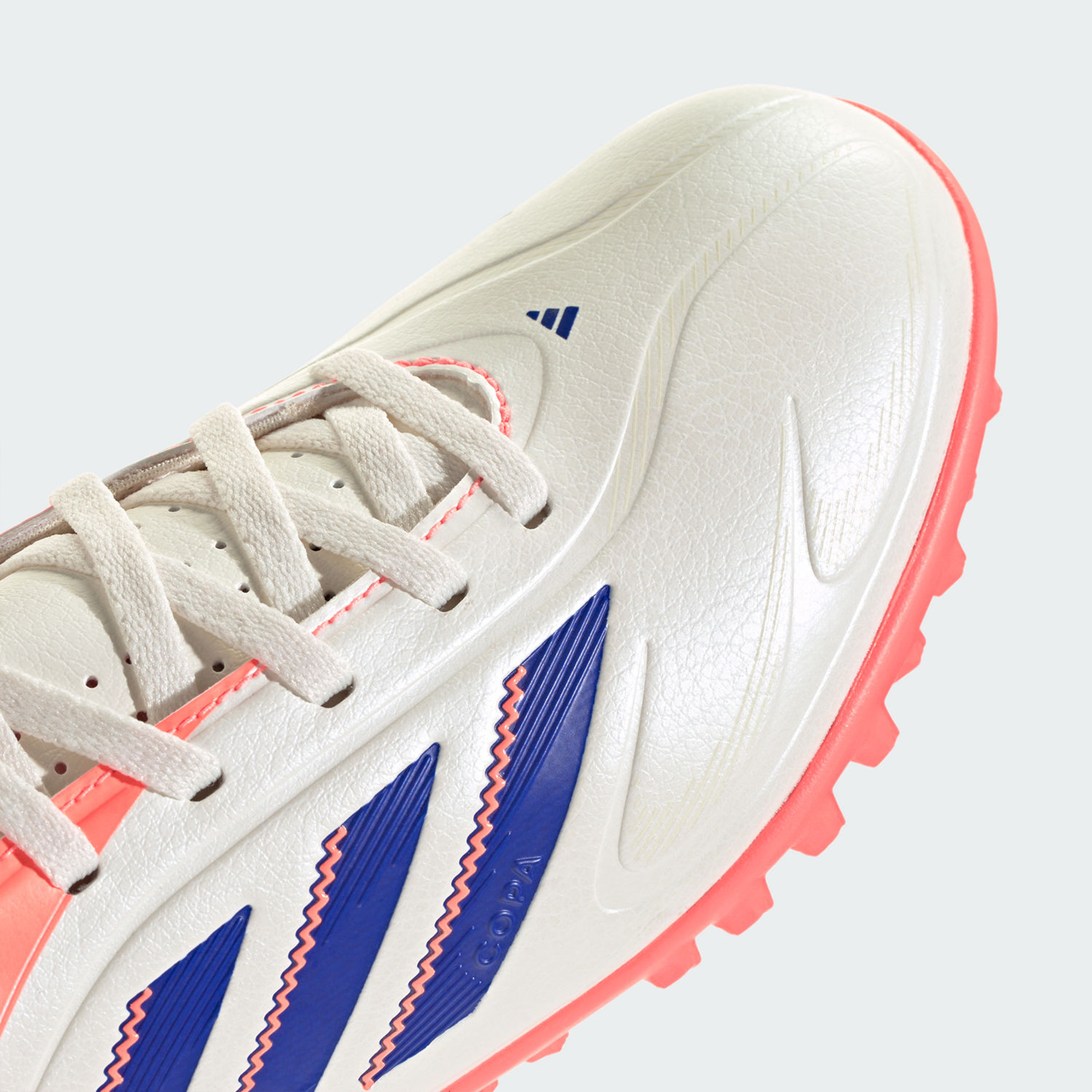 أديداس - حذاء كرة القدم كوبا بيور 3 كلوب تي إف برباط للعشب الصناعي للأولاد | OE-sports-boys-shoes-image-16