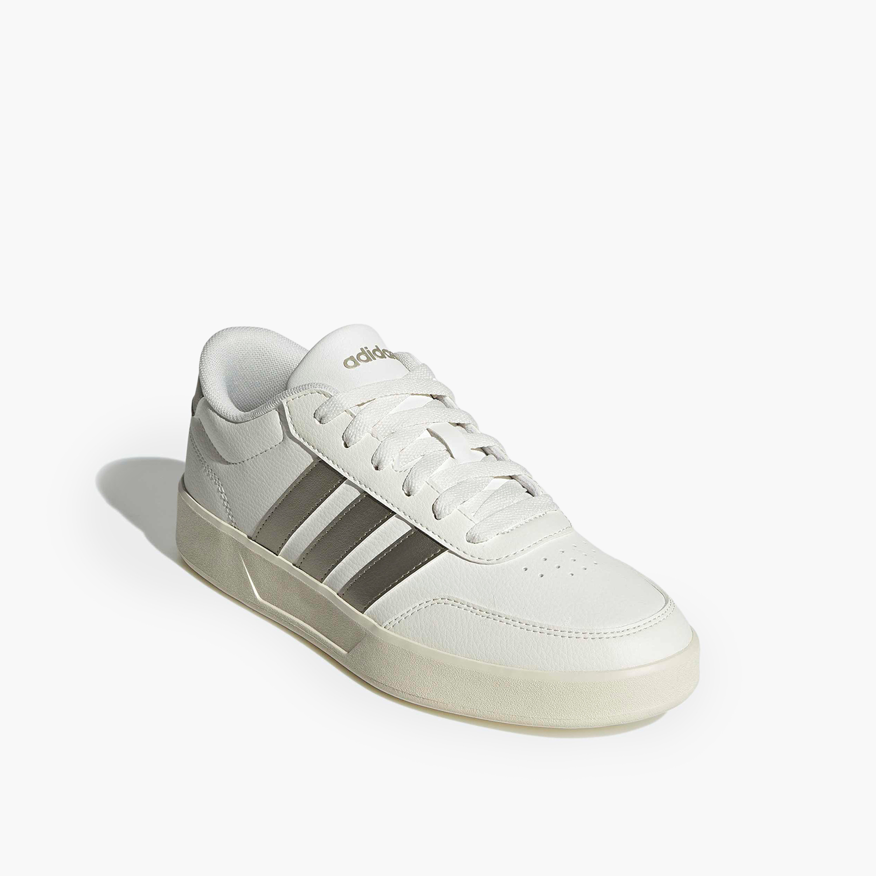 حذاء سنيكرز برباط إغلاق وتصميم ثقوب تهوية "بريكنيت 3.0" للنساء من أديداس-women-shoes-sneakers-image-1