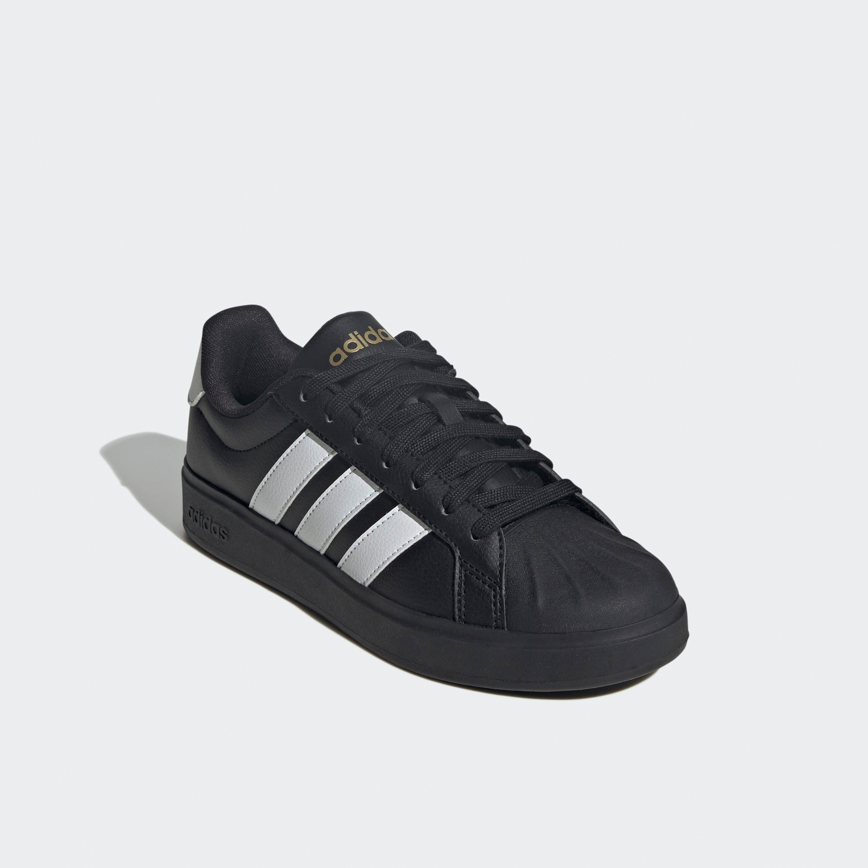 حذاء سنيكرز بطول الكاحل ورباط إغلاق ستريت توك للنساء من أديداس-women-shoes-sneakers-image-1