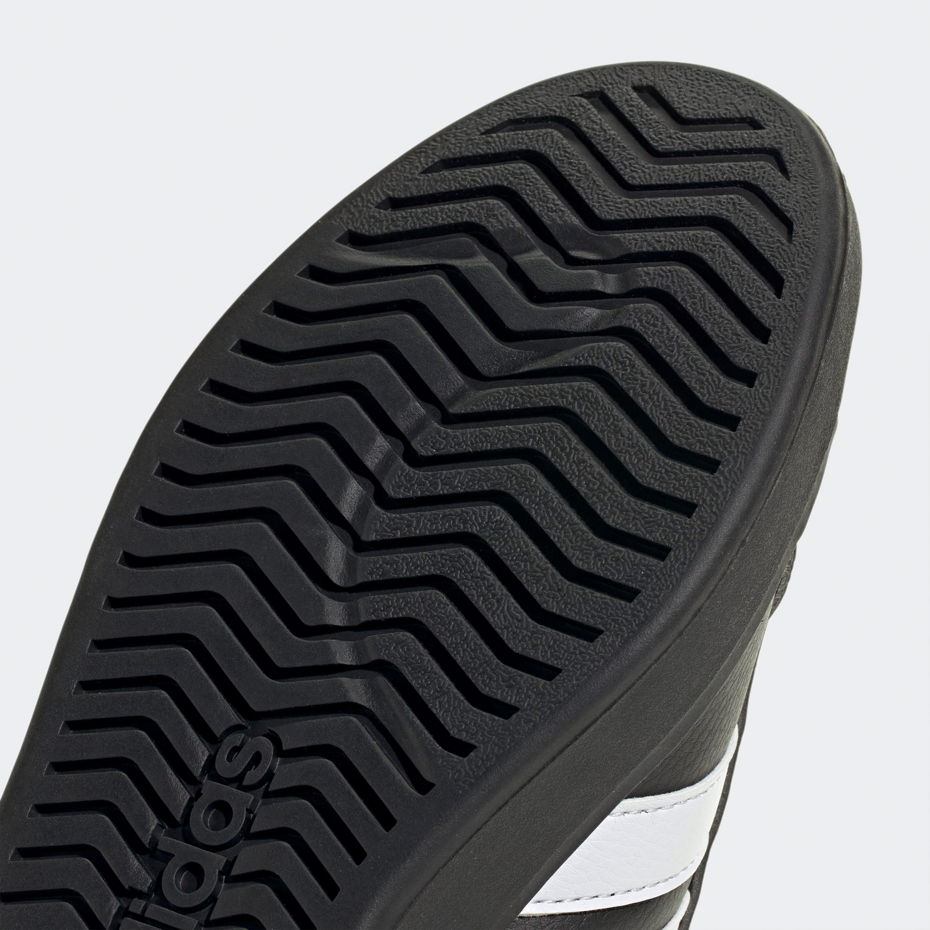 حذاء سنيكرز بطول الكاحل ورباط إغلاق ستريت توك للنساء من أديداس-women-shoes-sneakers-image-6