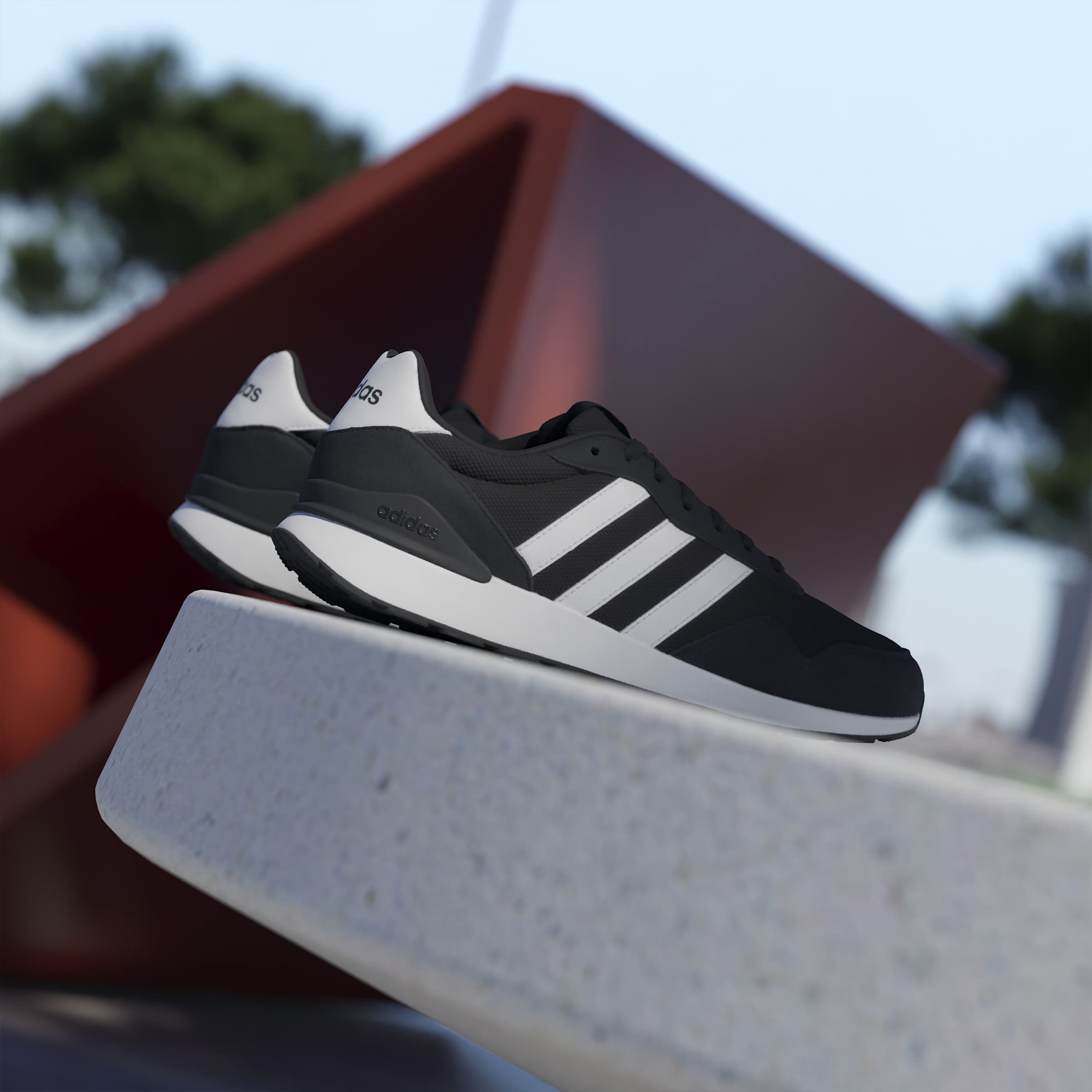 حذاء رياضي بارز الملمس رن 60 إس 4.0 برباط إغلاق للرجال من أديداس-sports-men-shoes-image-11