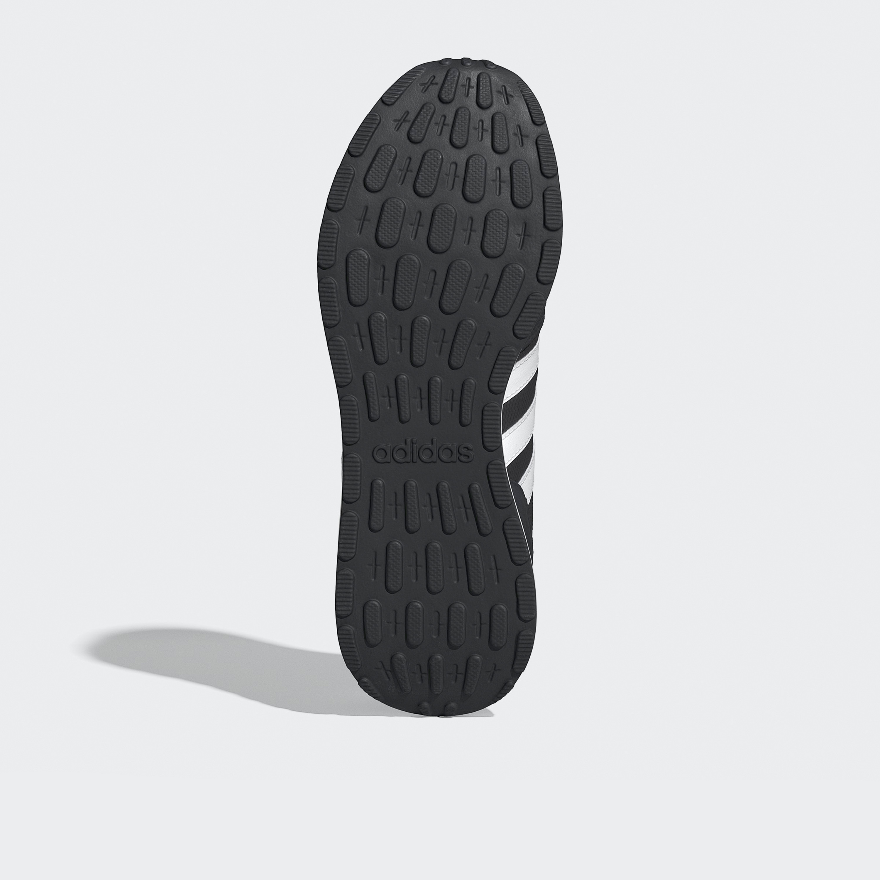 حذاء رياضي بارز الملمس رن 60 إس 4.0 برباط إغلاق للرجال من أديداس-sports-men-shoes-image-4