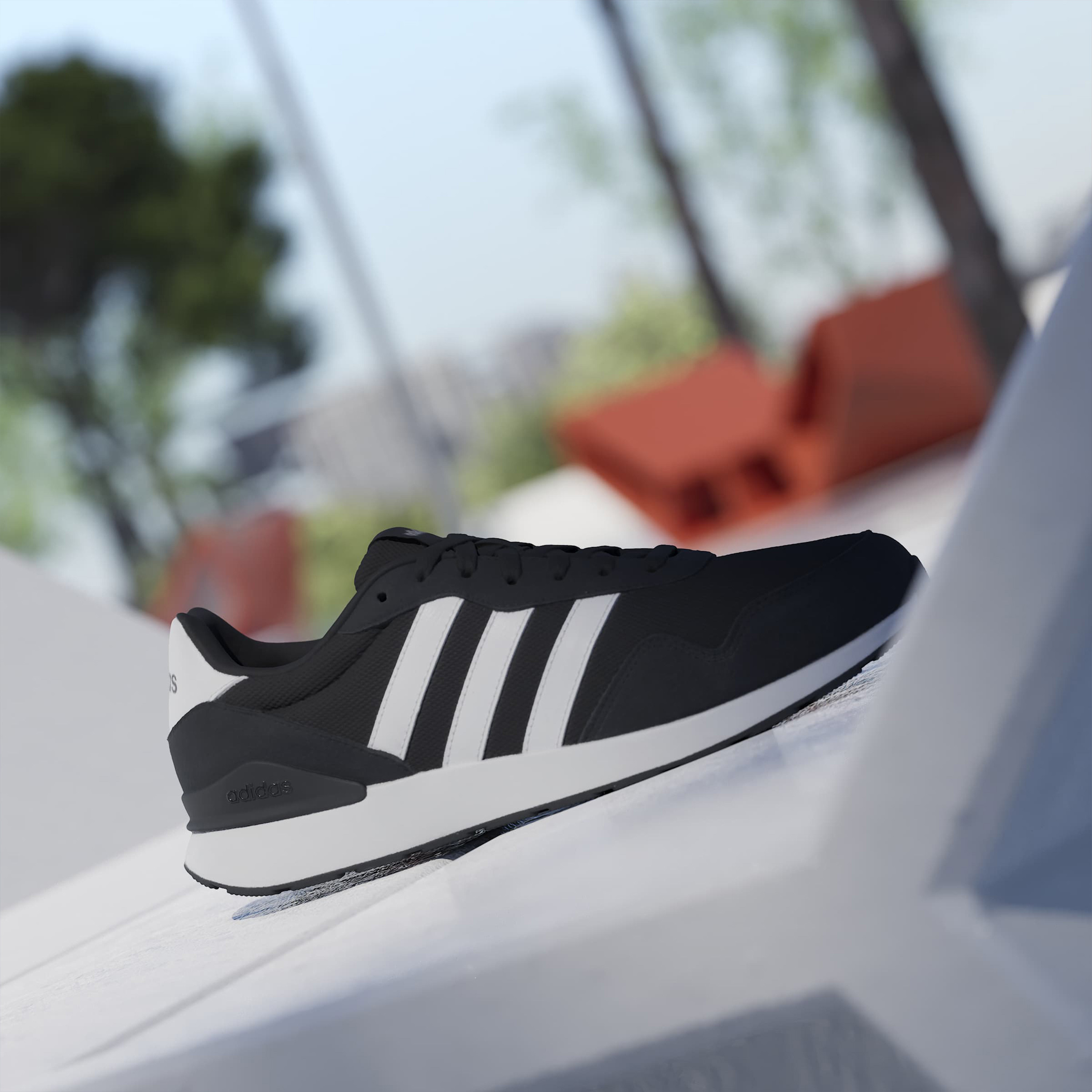 حذاء رياضي بارز الملمس رن 60 إس 4.0 برباط إغلاق للرجال من أديداس-sports-men-shoes-image-8