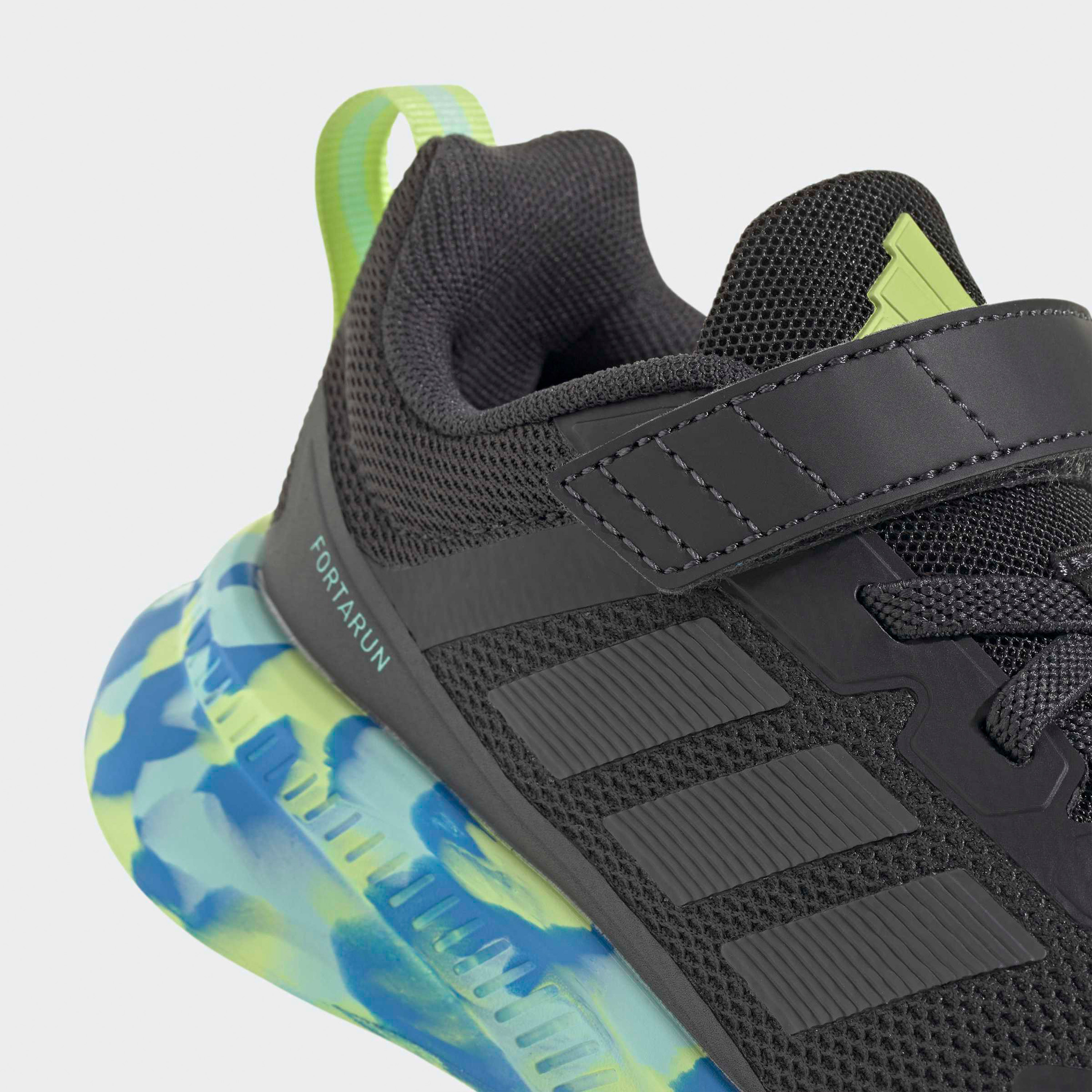 حذاء سنيكرز بشريط إغلاق لاصق "فورتارون 4.0" للأولاد من أديداس-boys-shoes-sneakers-image-1