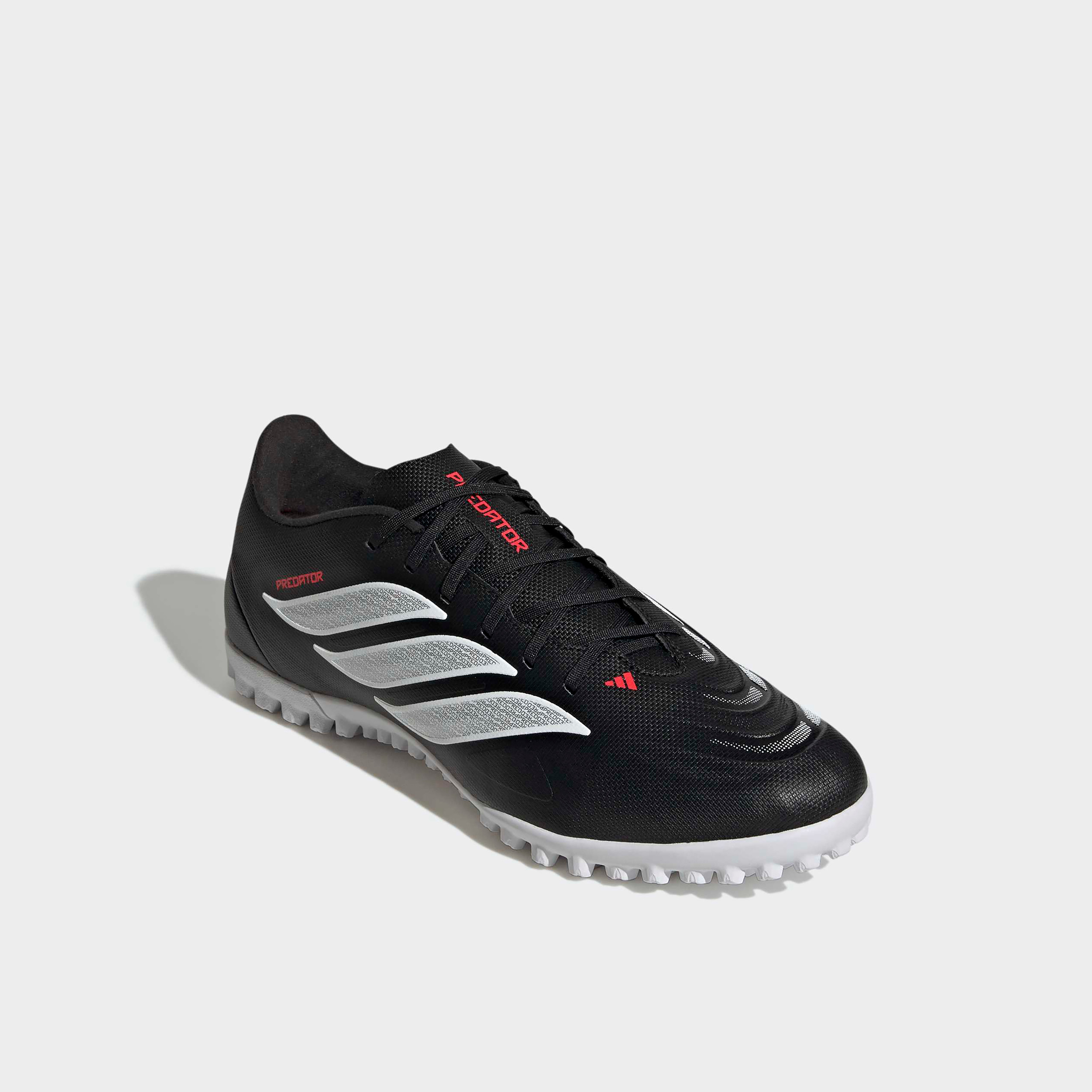 حذاء كرة قدم برباط إغلاق بريداتور كلوب لأرضية عشب صناعي للرجال من أديداس-sports-men-shoes-image-1