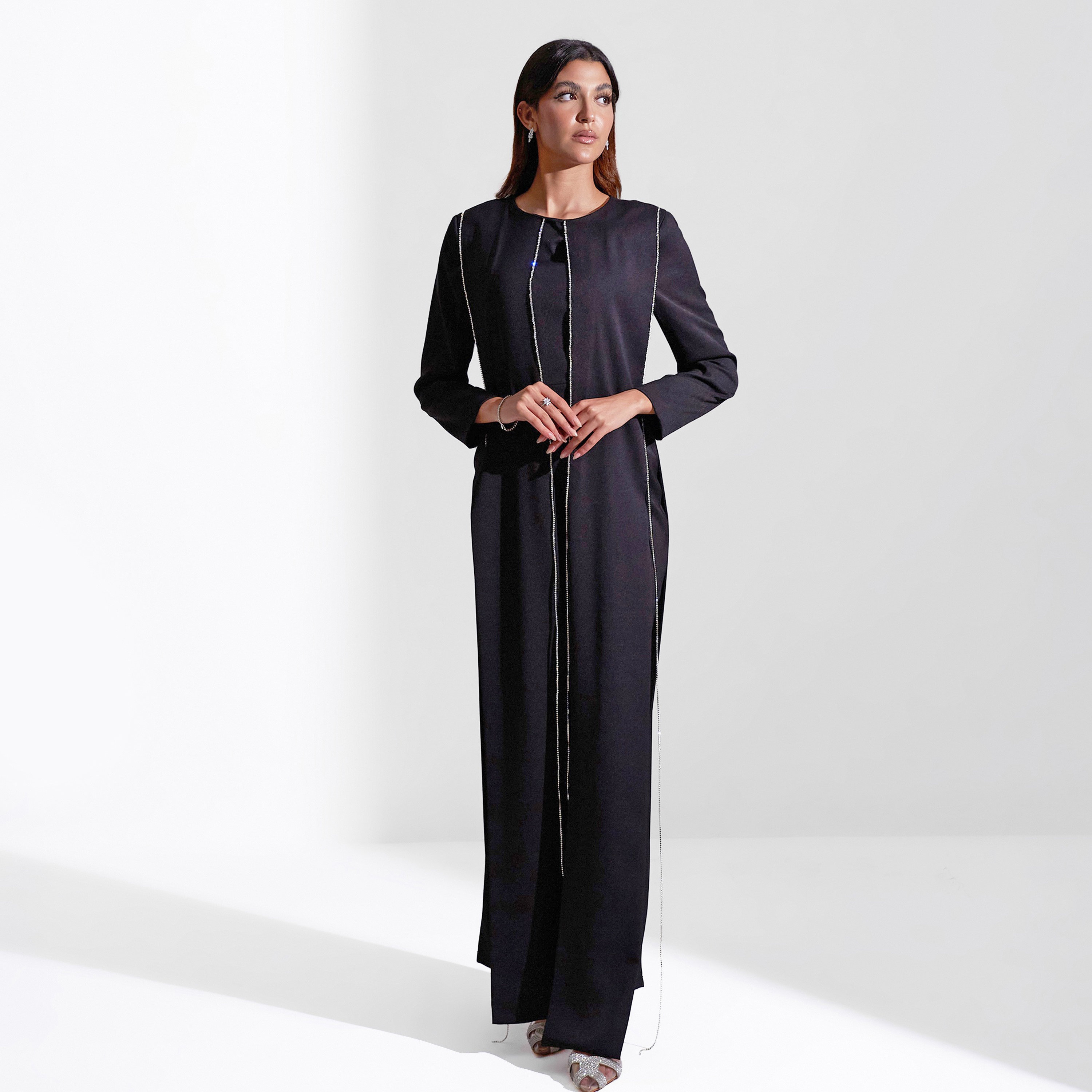 جمبسوت نسائي من أكاديا بتصميم رقبة دائرية وتفاصيل هامشية من الكريب للسهرات-women-clothing-jumpsuits-image-8