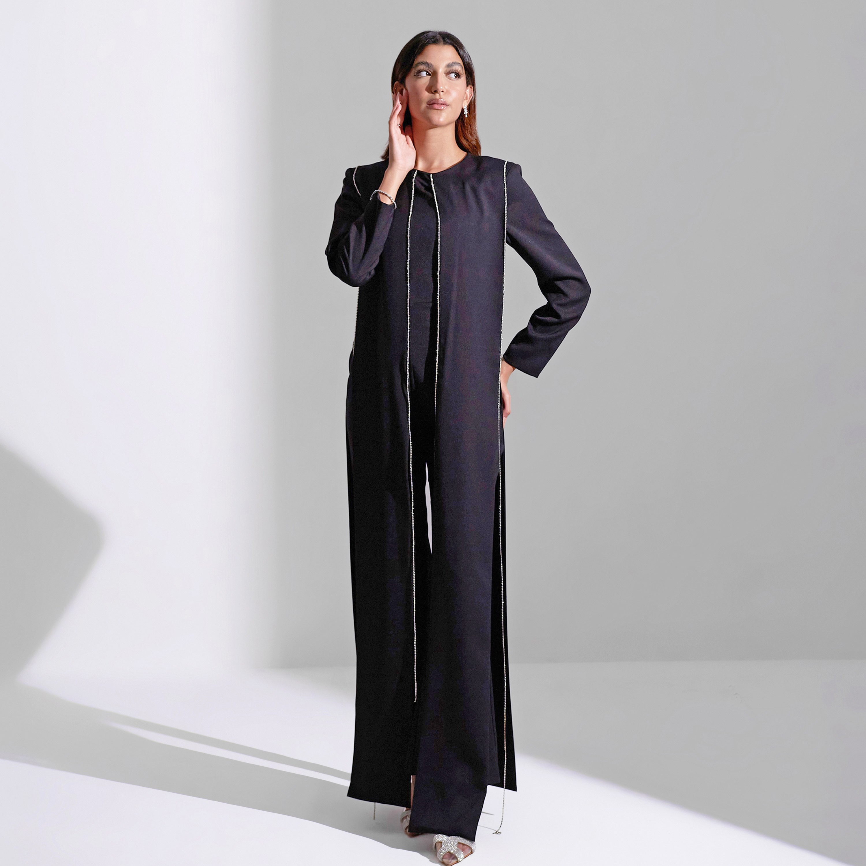 جمبسوت نسائي من أكاديا بتصميم رقبة دائرية وتفاصيل هامشية من الكريب للسهرات-women-clothing-jumpsuits-image-9
