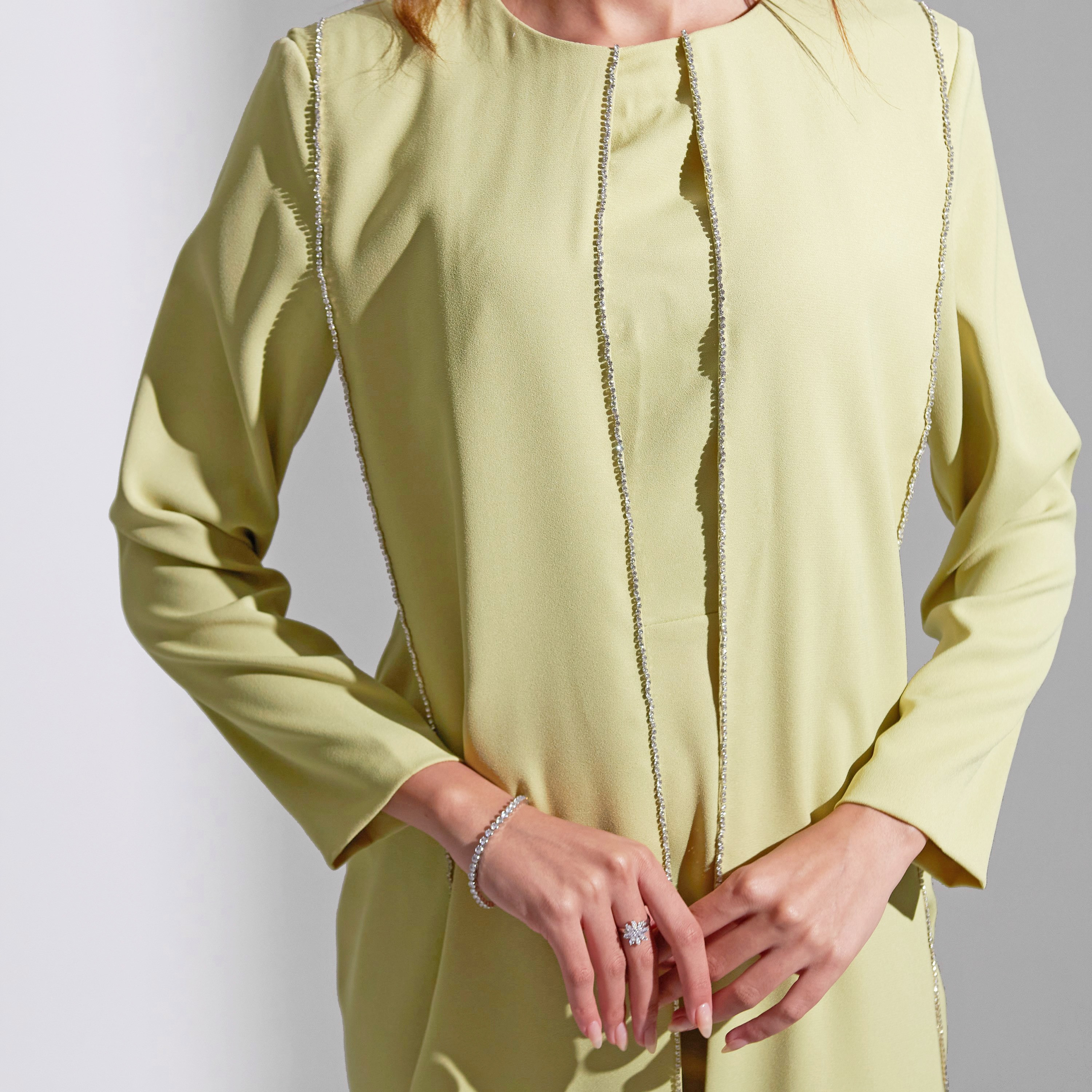 جمبسوت نسائي من أكاديا بتصميم رقبة دائرية وتفاصيل هامشية من الكريب للسهرات-women-clothing-jumpsuits-image-18