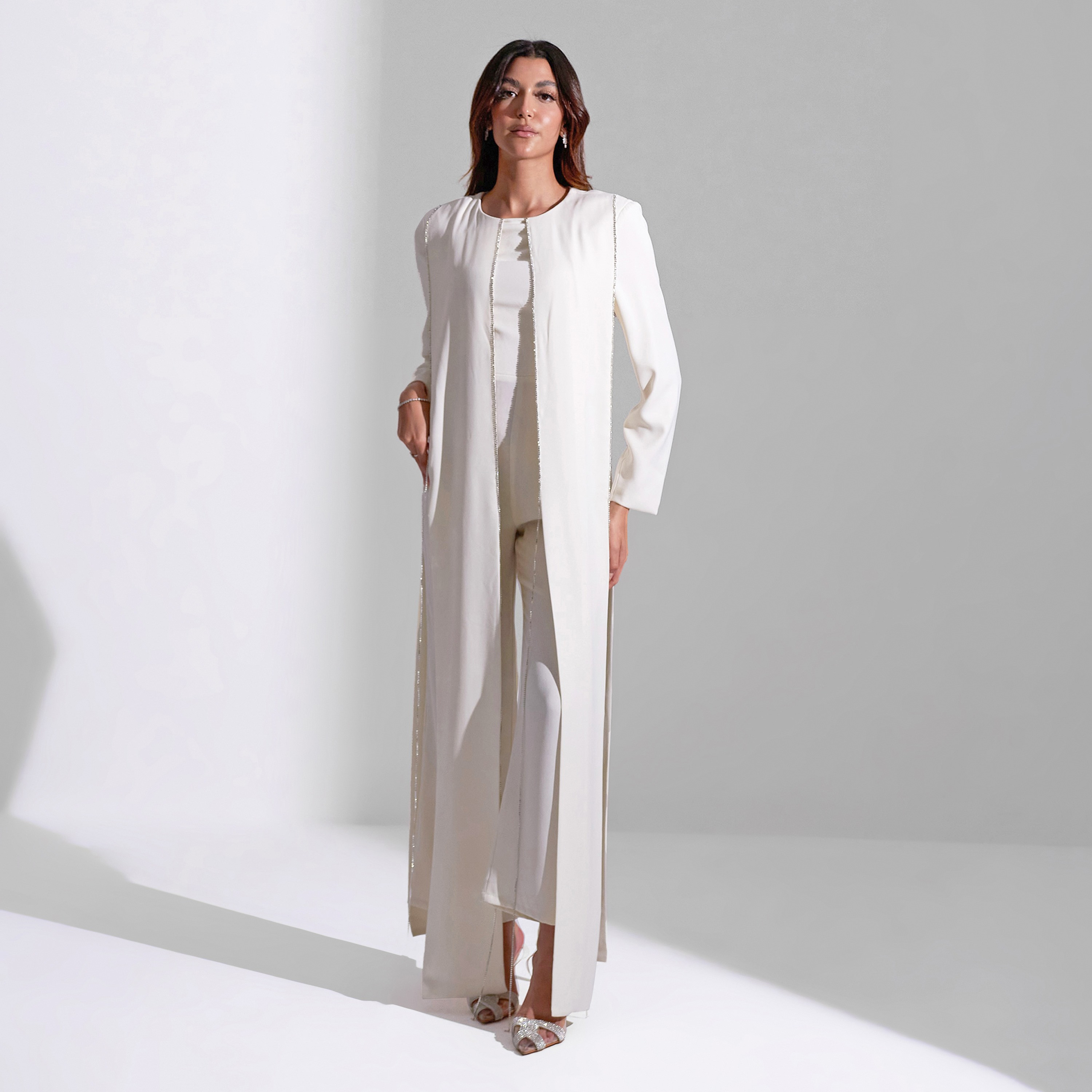 جمبسوت نسائي من أكاديا بتصميم رقبة دائرية وتفاصيل هامشية من الكريب للسهرات-women-clothing-jumpsuits-image-1