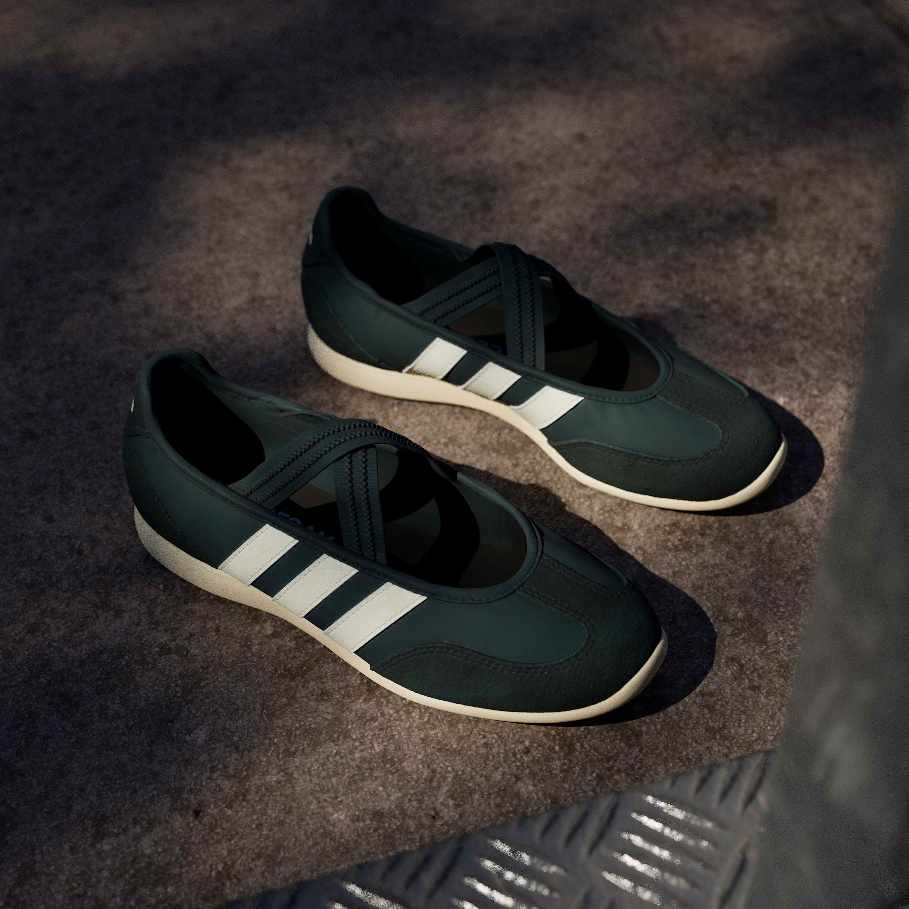 Adidas Women Barreda Striped Sports Shoes-sports-women-shoes-image-9