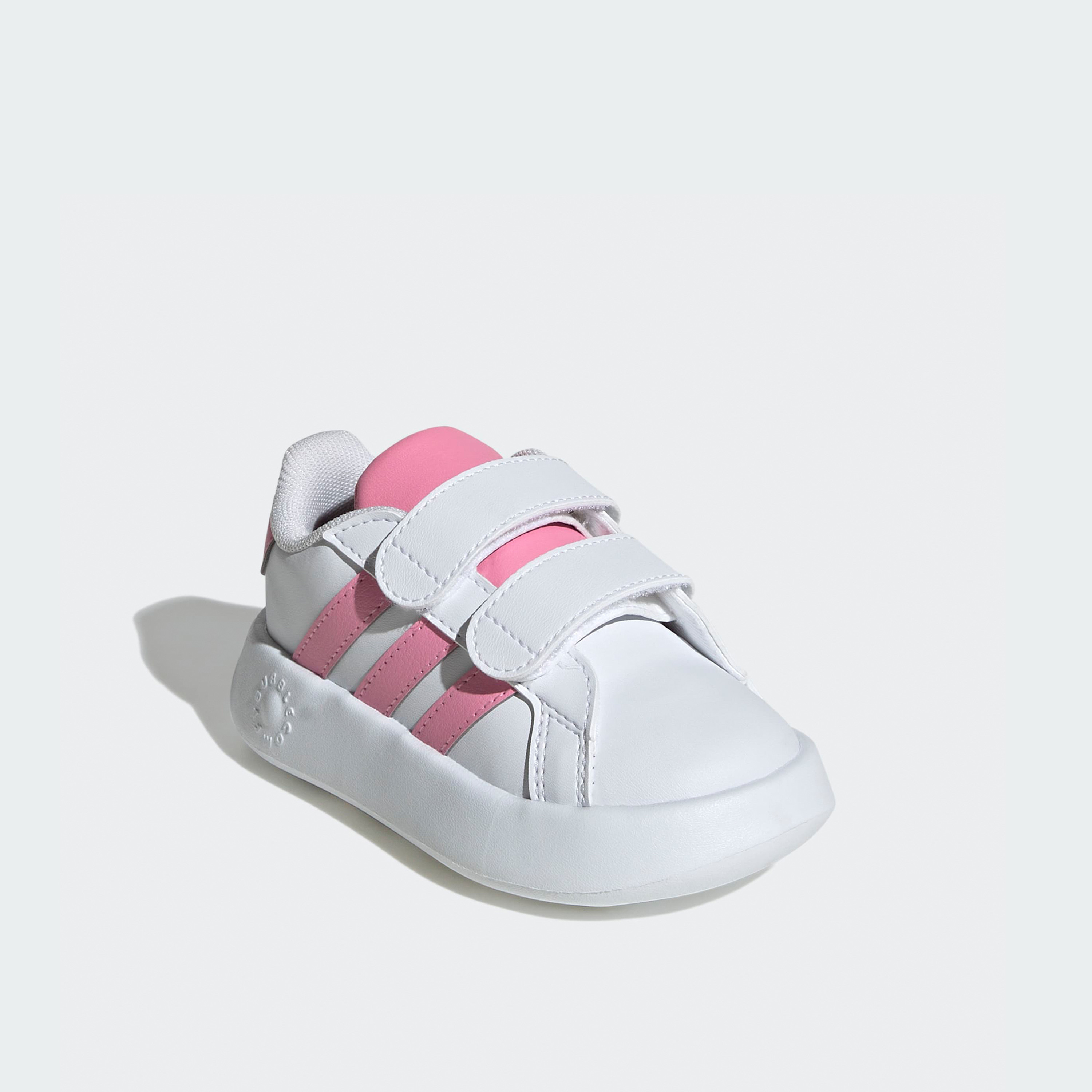 أديداس - حذاء رياضي جراند كورت 2.0 بشريط فيلكرو للبنات الصغار JS4342 | OE-baby-girls-shoes-closedshoes-image-1
