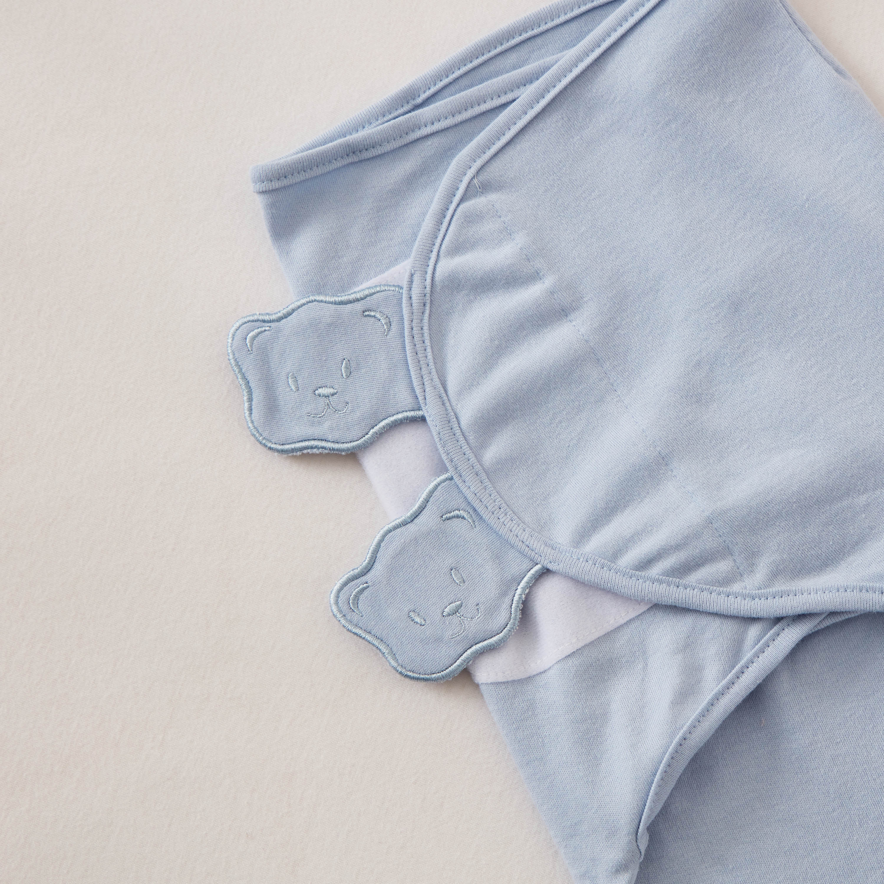 قماط لف سادة من جونيورز-baby-nursery-blanketsandswaddles-swaddlesandsleepingbags-image-2