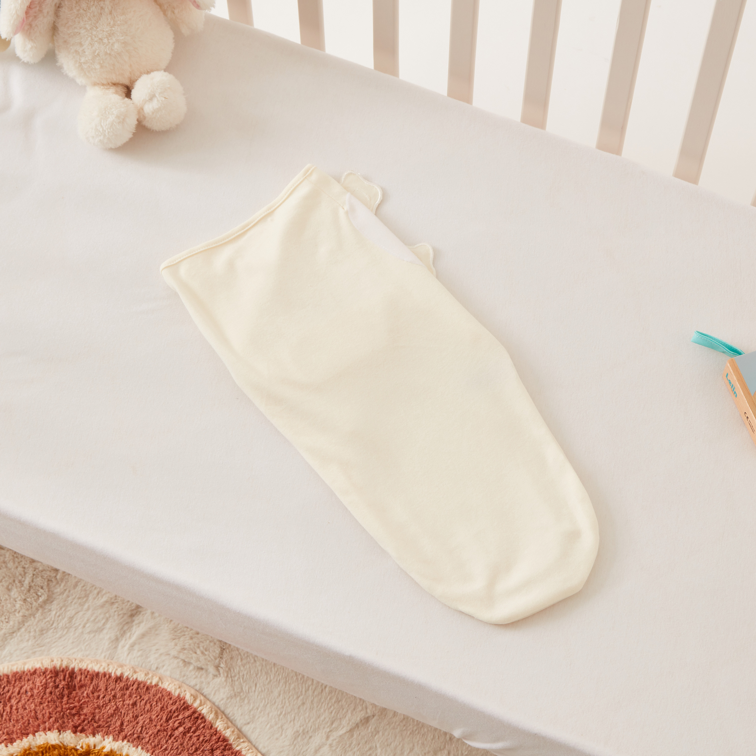قماط سادة من جونيورز-baby-nursery-blanketsandswaddles-swaddlesandsleepingbags-image-4