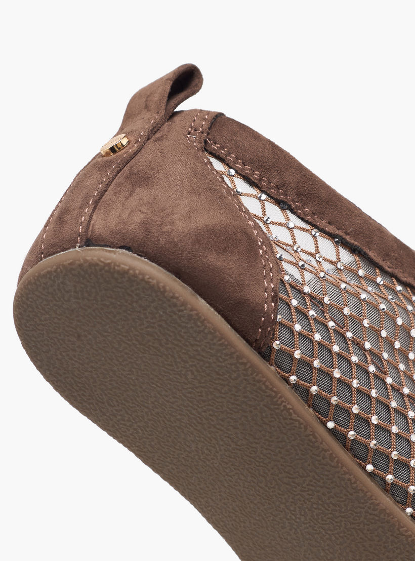 حذاء سنيكرز بتفاصيل شبكية ورباط إغلاق للنساء من سيليست-women-shoes-sneakers-image-5