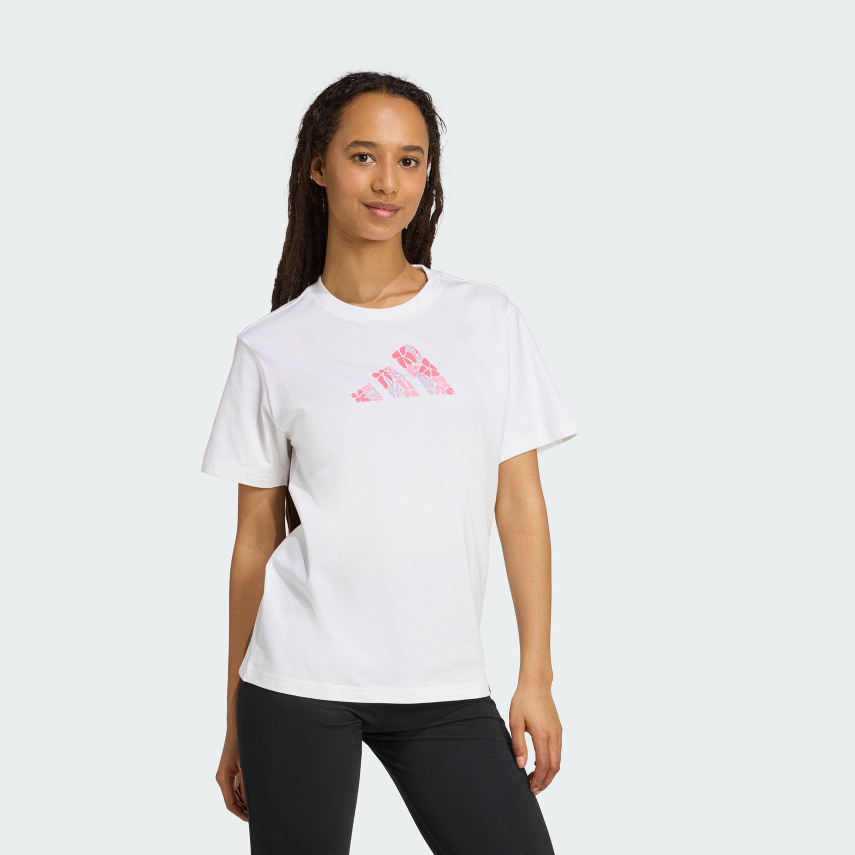 أديداس - تي شيرت جرافيكي برسومات جانبية ناعمة للنساء | OE-women-clothing-tshirts-image-7