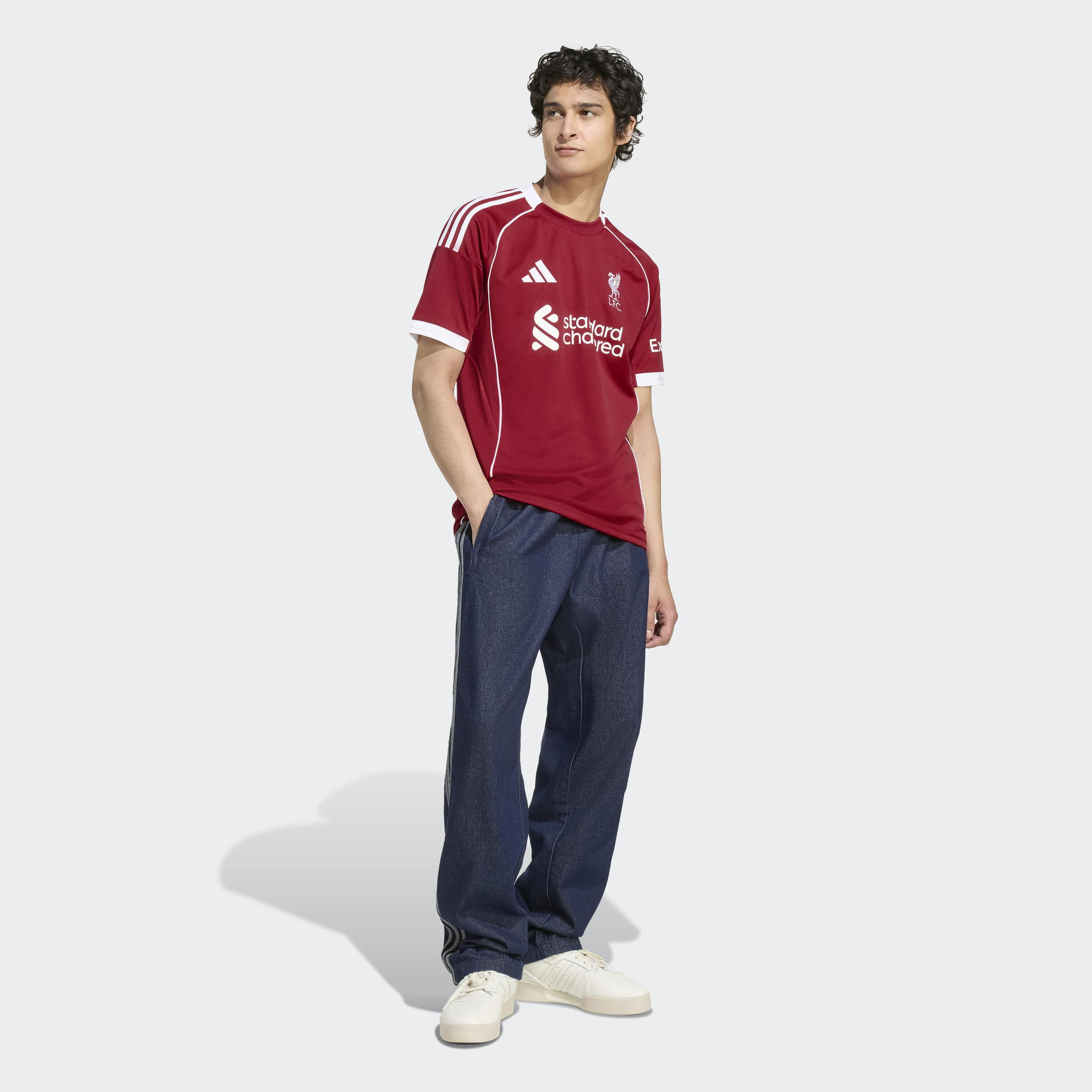 اديداس - قميص ليفربول للرجال للموسم 25/26 الأساسي بأكمام قصيرة-men-clothing-sportswearandactivewear-tshirtsandpolos-image-2