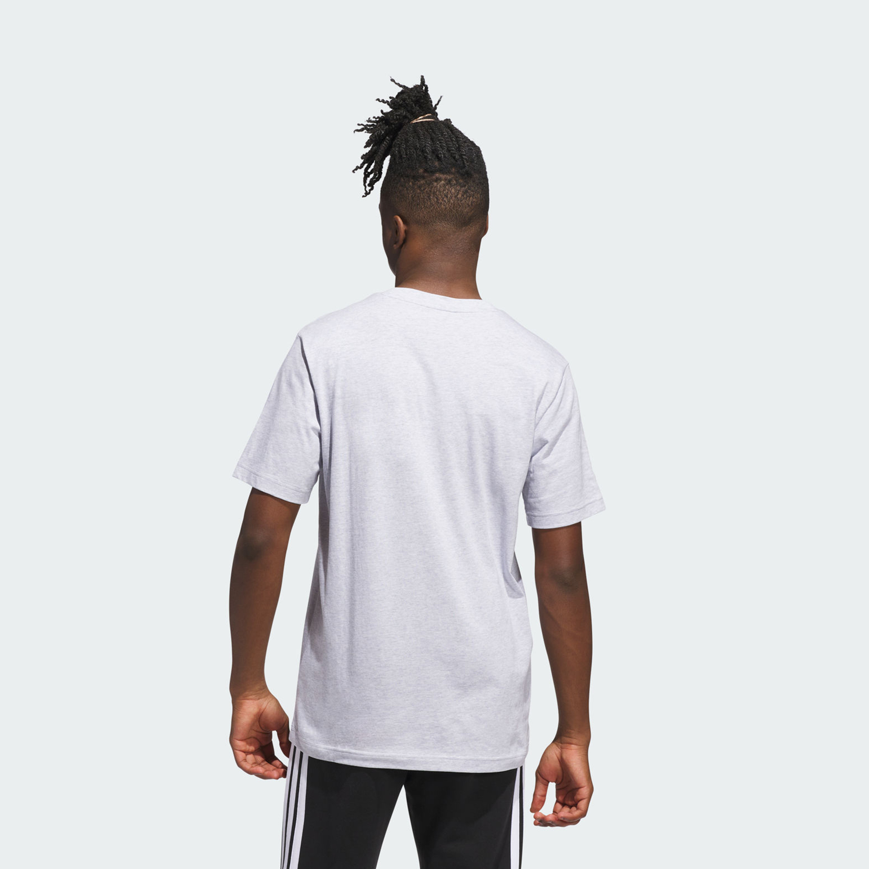 أديداس - تيشيرت جرافيكي جامعي للرجال JV8442 | OE-men-clothing-sportswearandactivewear-tshirtsandpolos-image-3