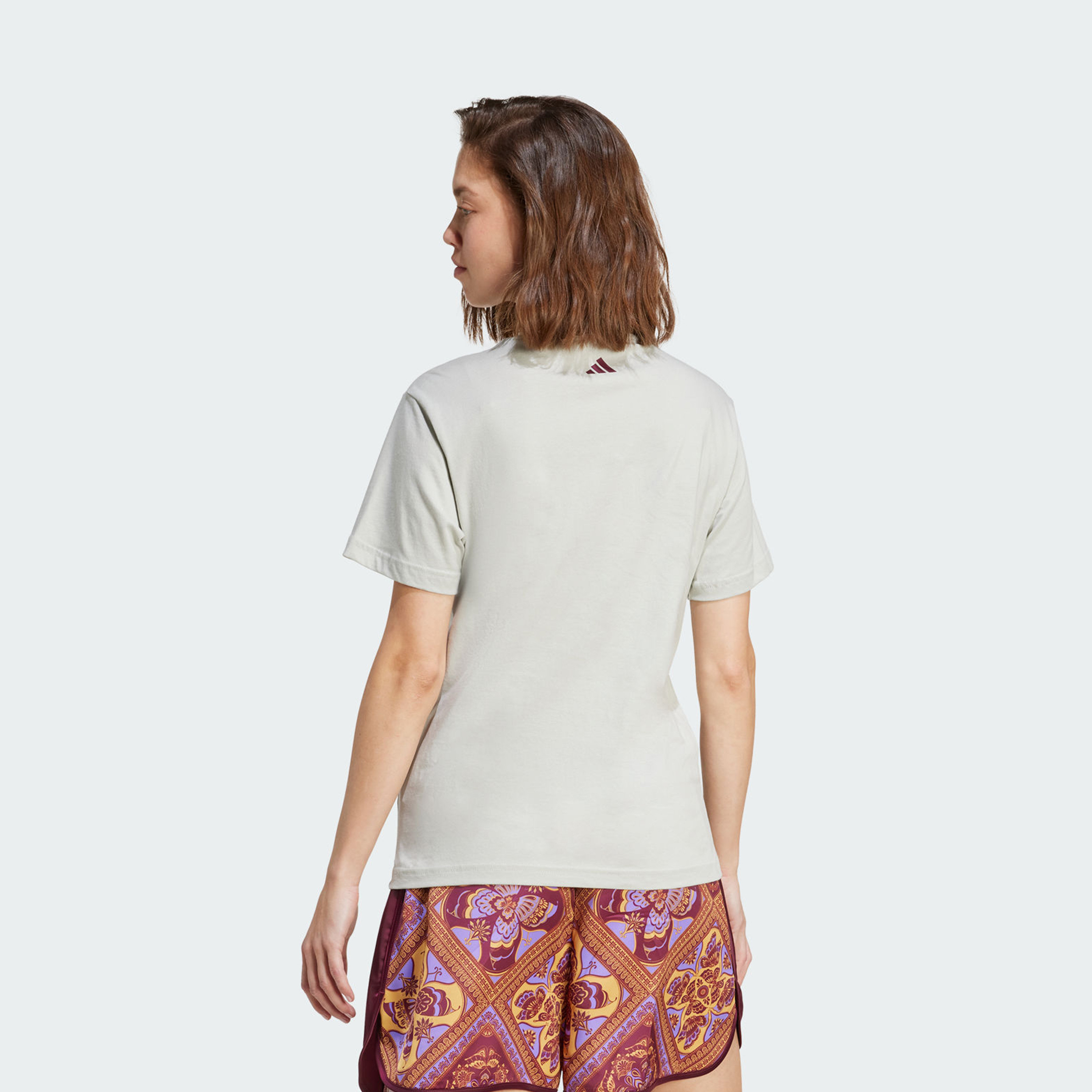 أديداس - تيشيرت اكس فارم جرافيكي للنساء | OE-sports-women-clothing-tshirtsandvests-image-3