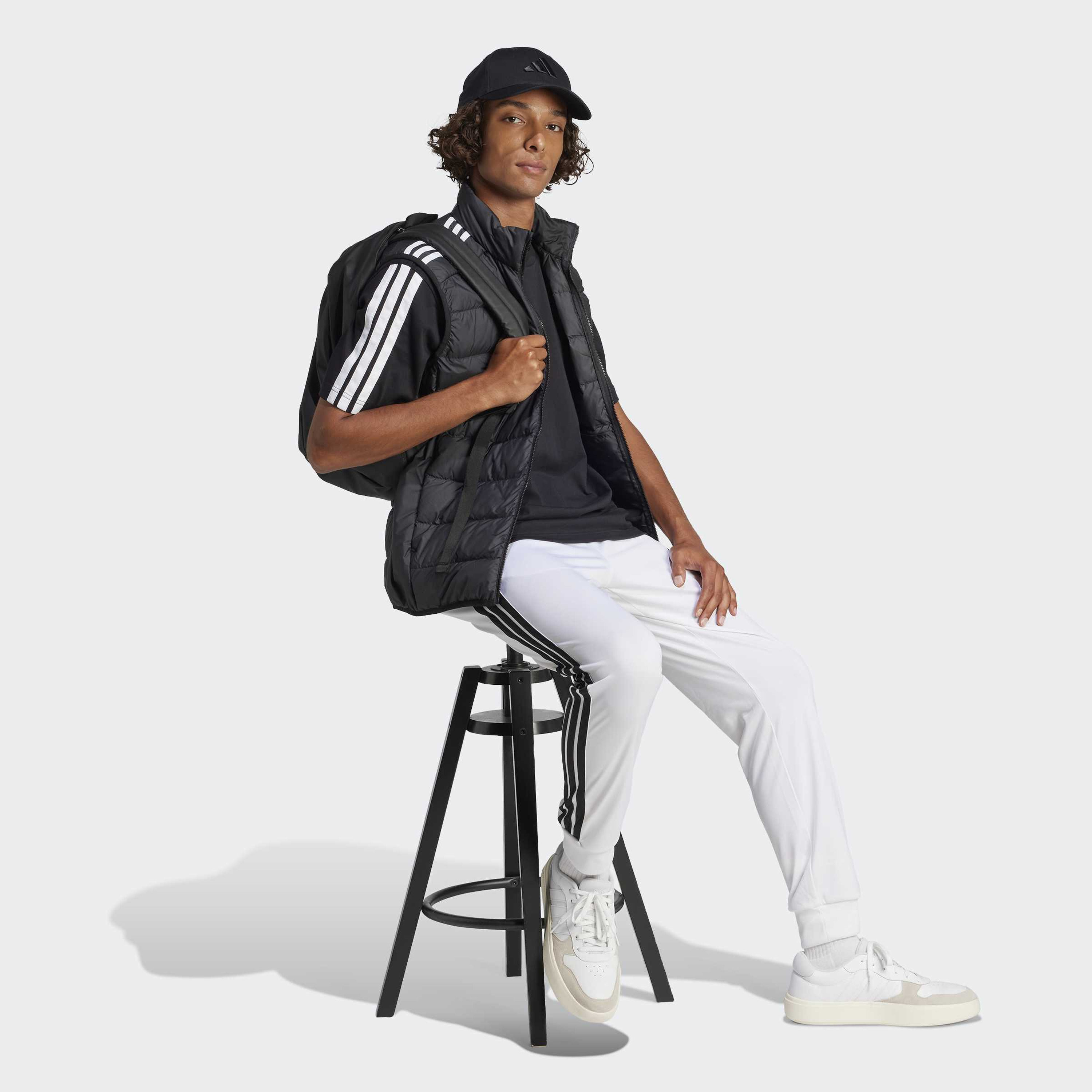 اديداس - تيشيرت رجالي أساسي بثلاثة خطوط قماش جيرسي مفرد بأكمام قصيرة-men-clothing-sportswearandactivewear-tshirtsandpolos-image-9