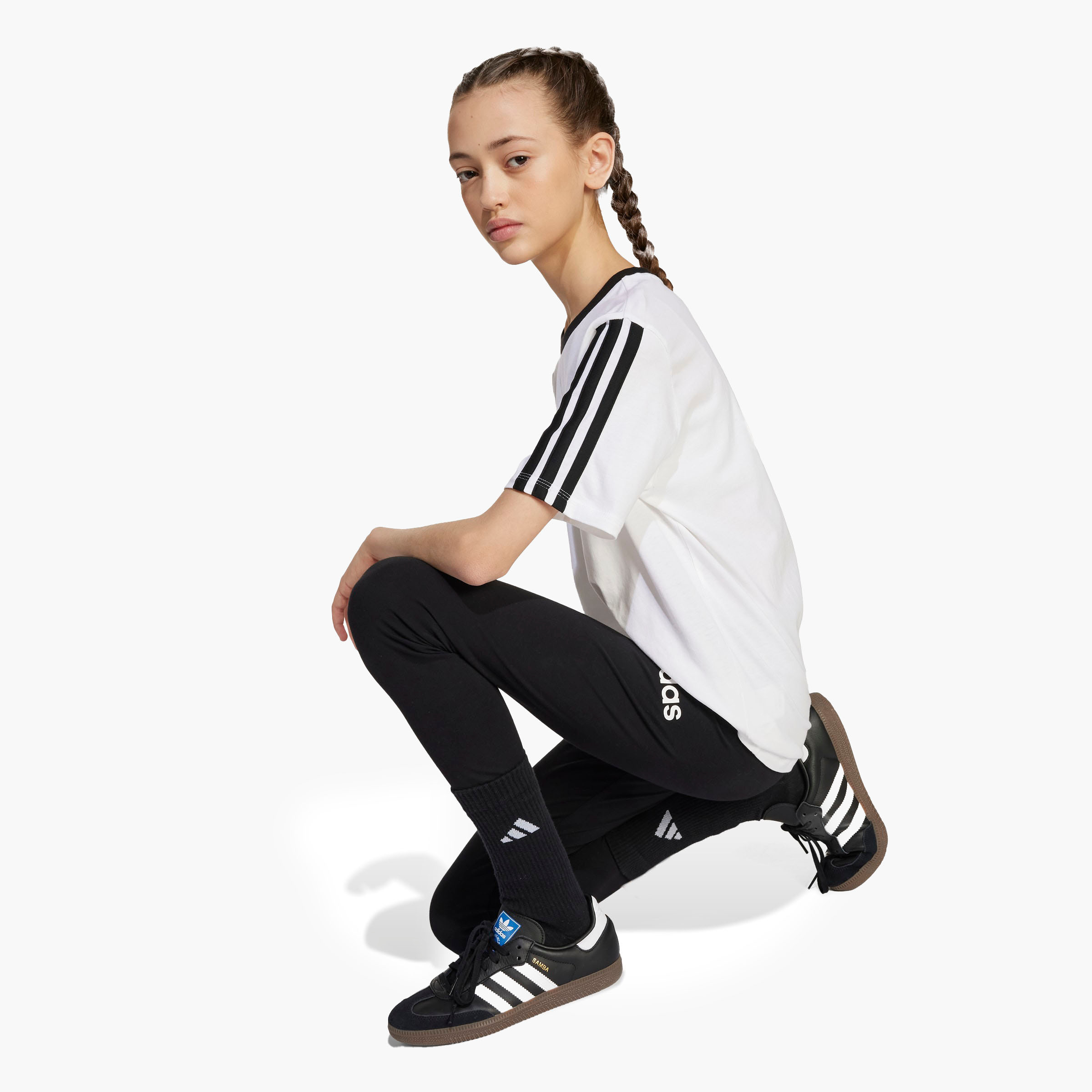 تيشيرت بياقة ضيقة وأكمام قصيرة وطبعات شعار من أديداس-girls-clothing-tshirts-image-5