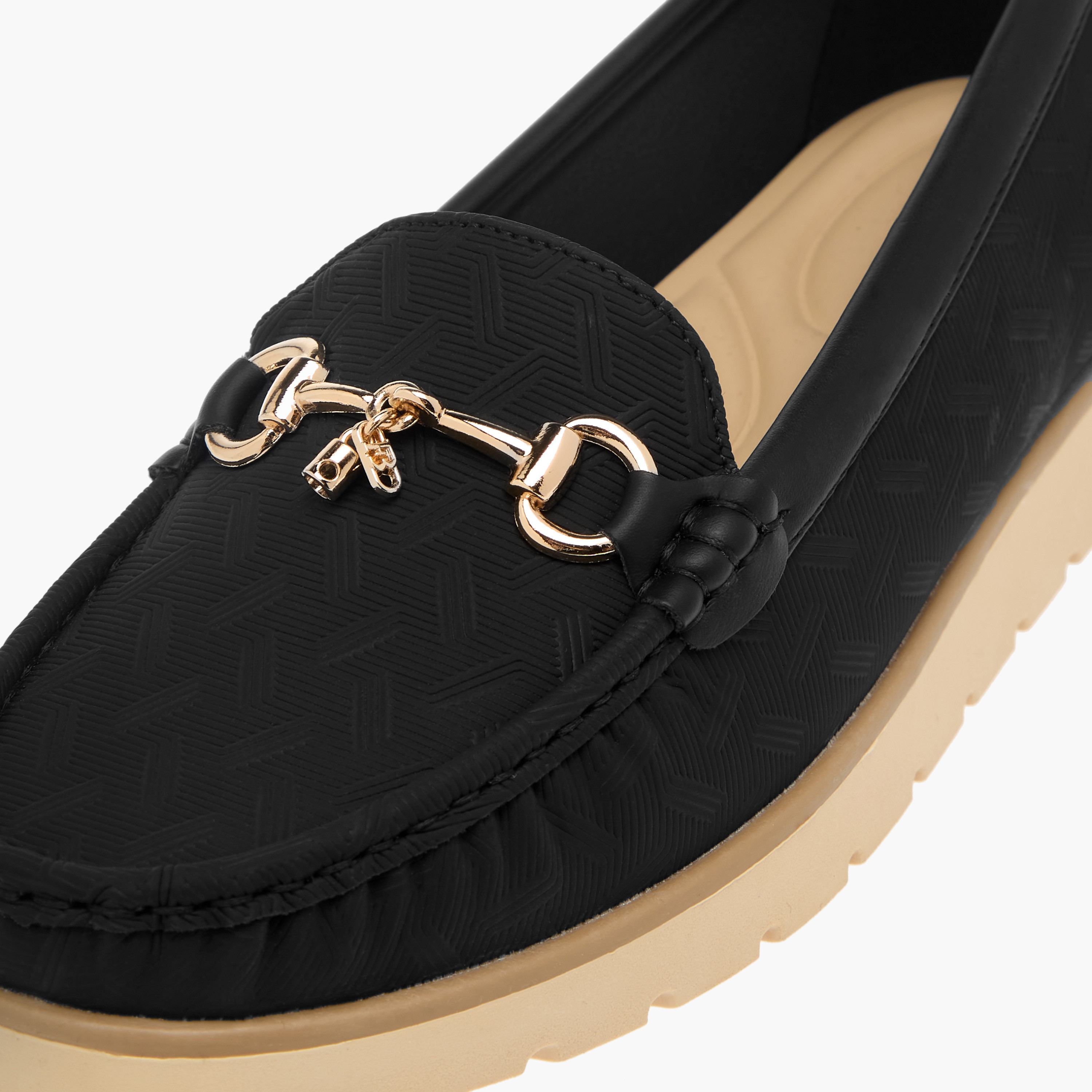 حذاء سهل الارتداء مريح بارز الملمس بزينة معدن من فلورا بيلا-women-shoes-flats-loafers-image-4
