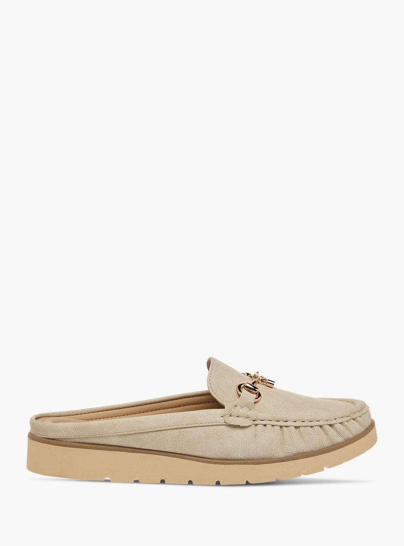 حذاء ميول مريح سهل الارتداء بزينة معدنية من فلورا بيلا-women-shoes-flats-mules-image-3