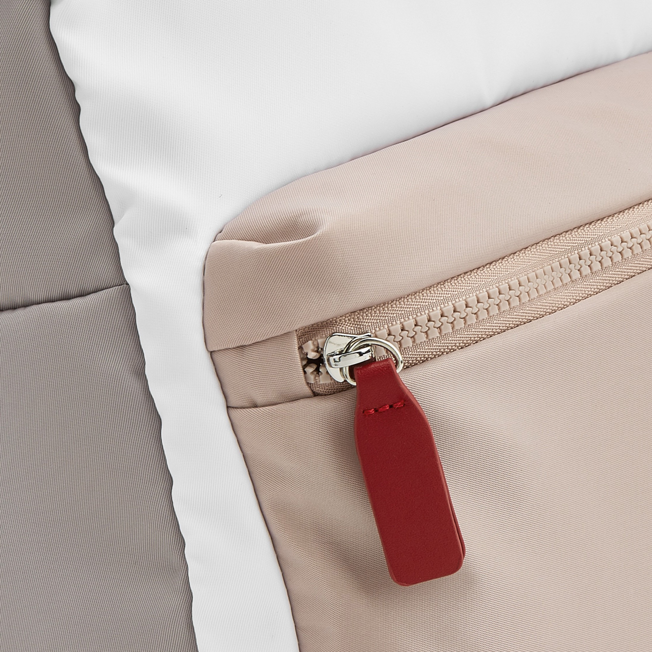 شنطة ظهر بطبعات شعار وجيب أمامي من لي كوبر-women-bagsandwallets-backpacks-image-3