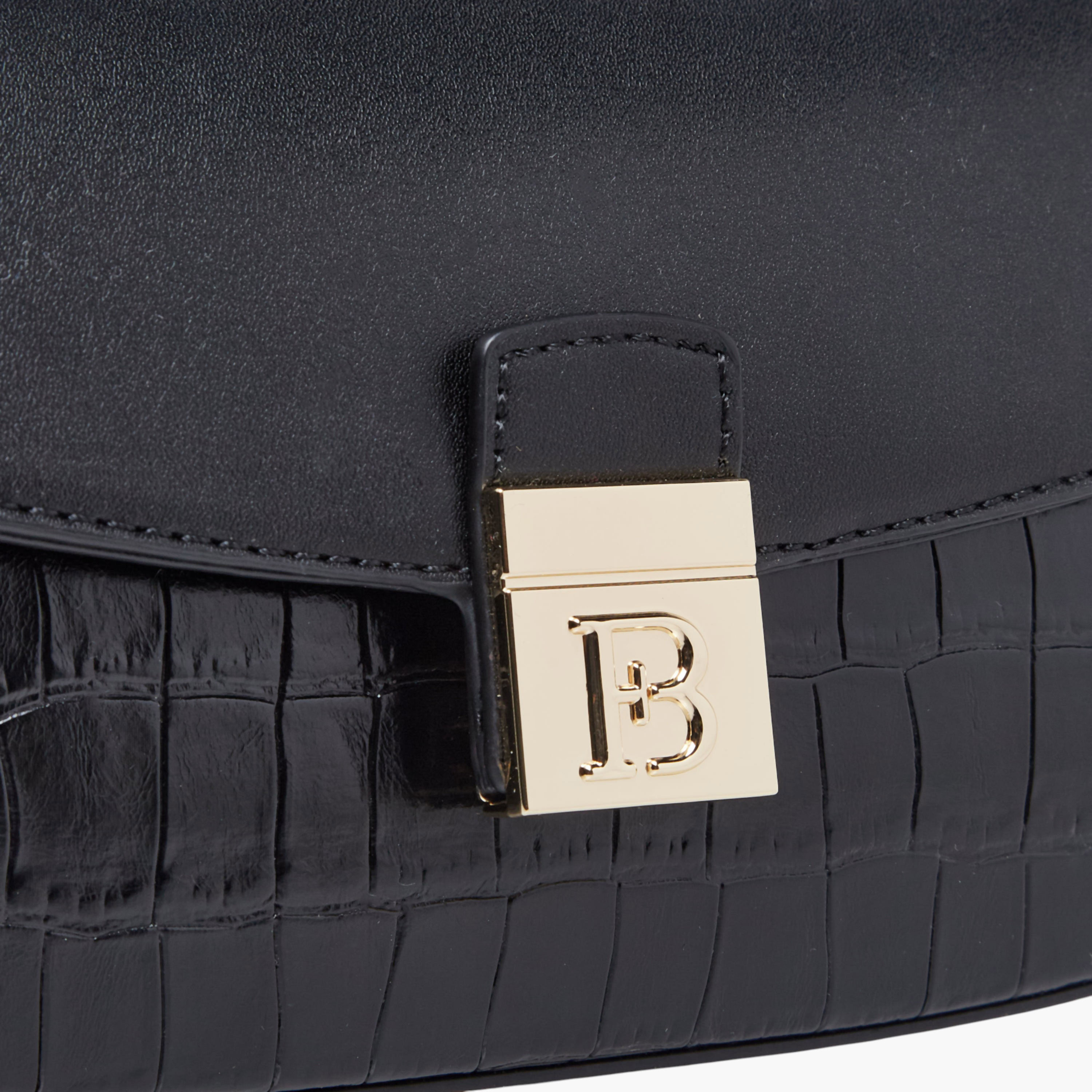 شنطة كروس بودي بارزة الملمس بحزام سلسلة من فلورا بيلا-women-bagsandwallets-handbags-image-4