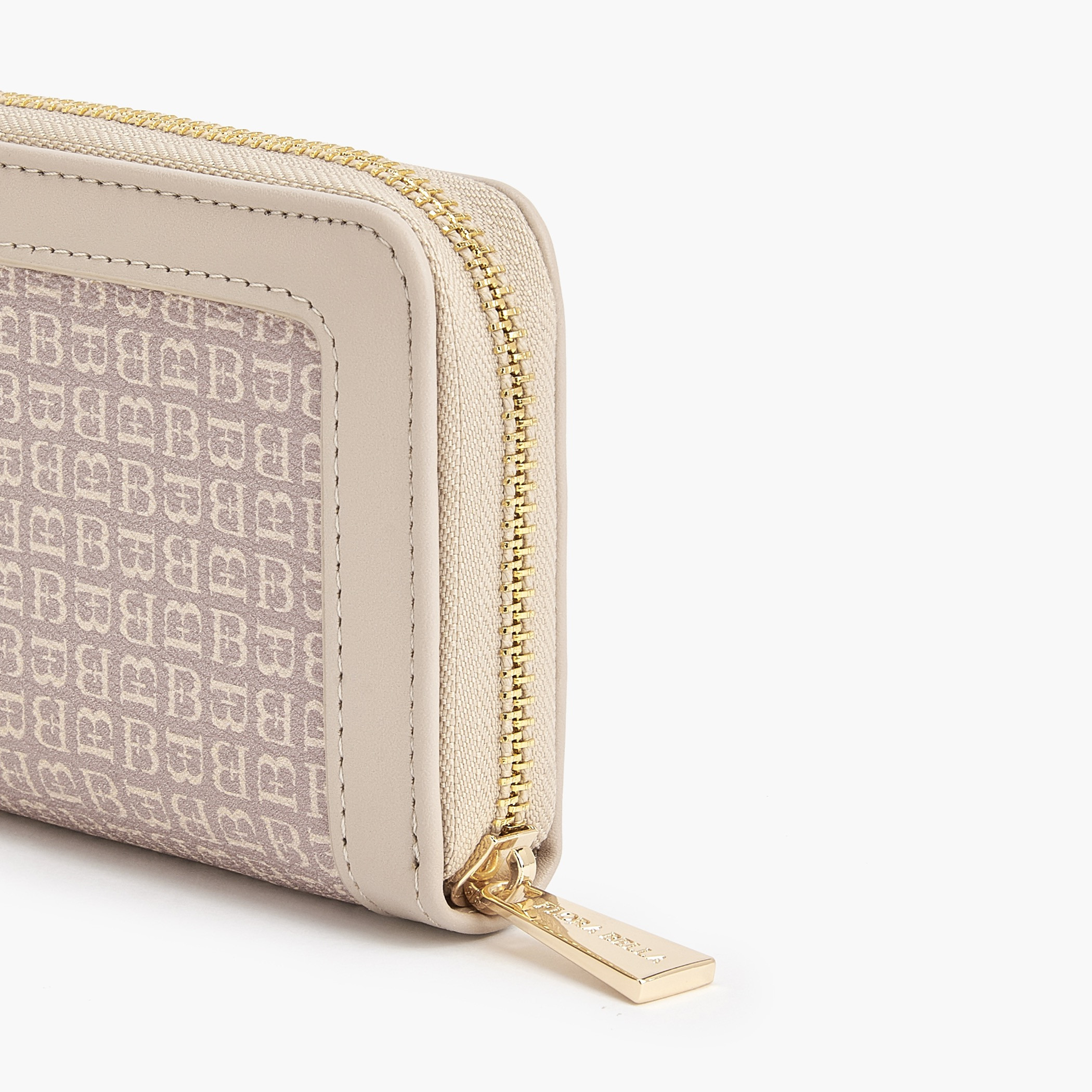 محفظة بسحاب دائري وطبعات مونوجرام من فلورا بيلا-women-bagsandwallets-wallets-image-4