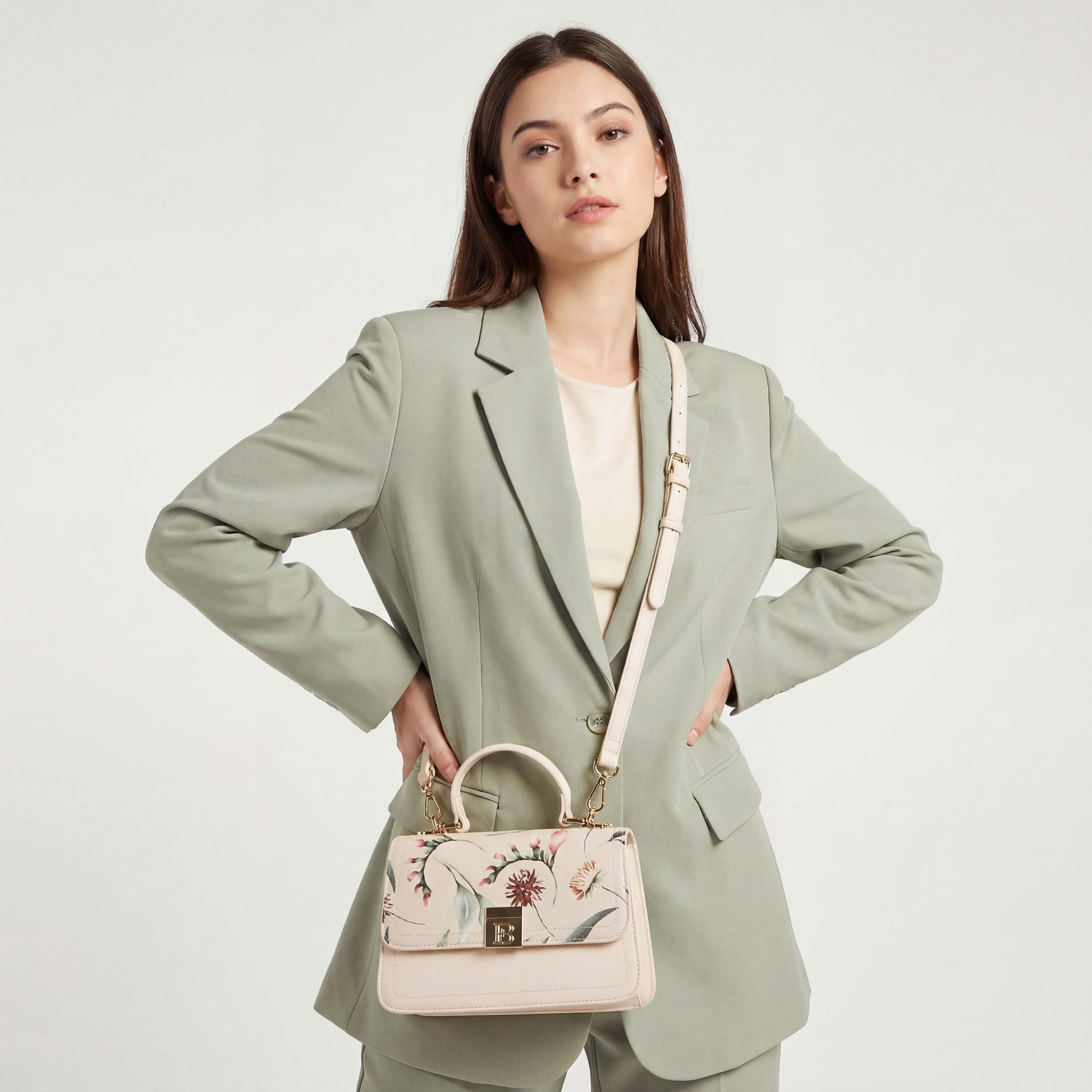 شنطة كروس بودي بطبعات أزهار وحزام قابل للتعديل من فلورا بيلا-women-bagsandwallets-handbags-image-2